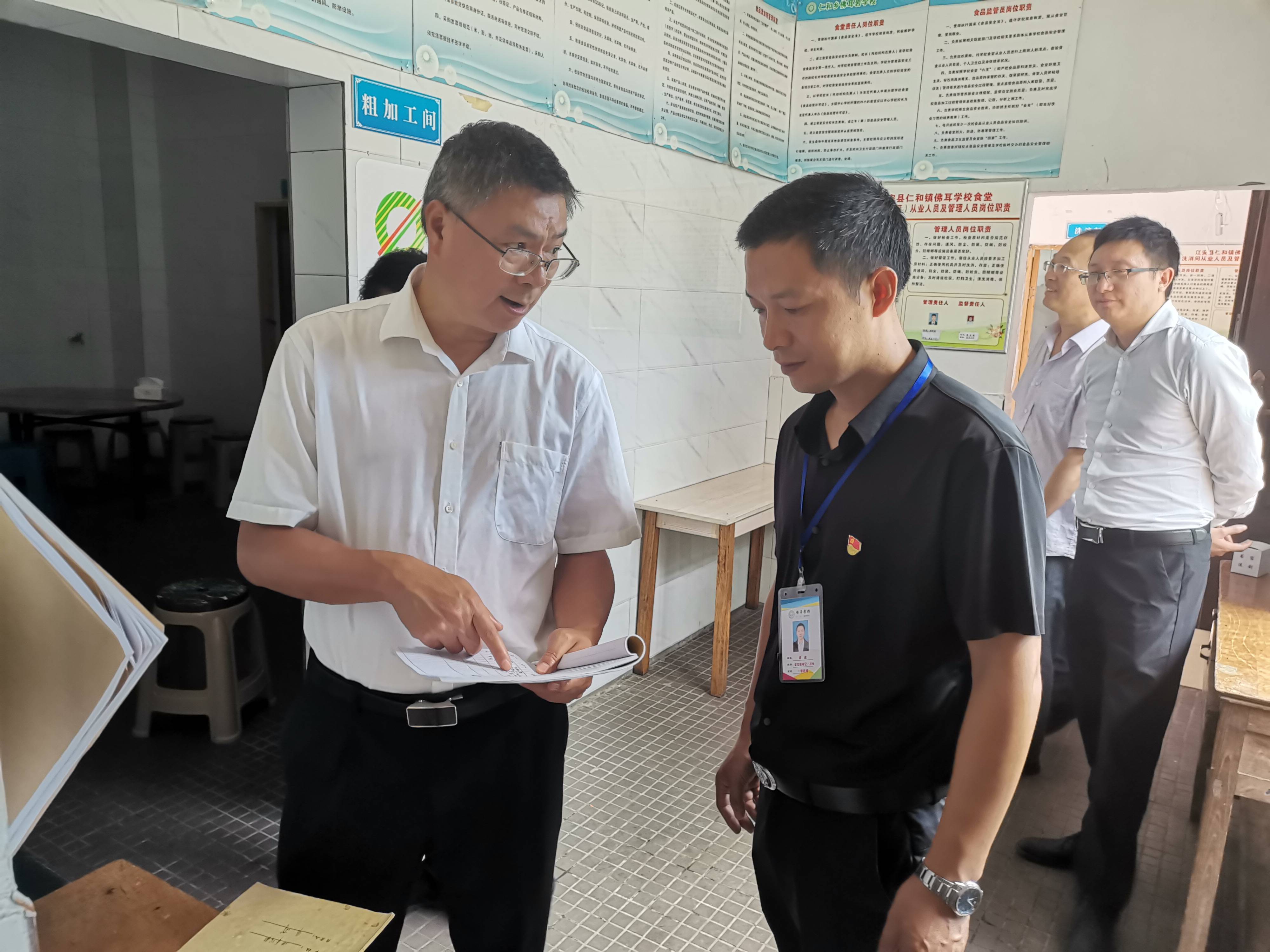 江安县人大常委会主任赵文年率队到仁和镇走访慰问一线教师