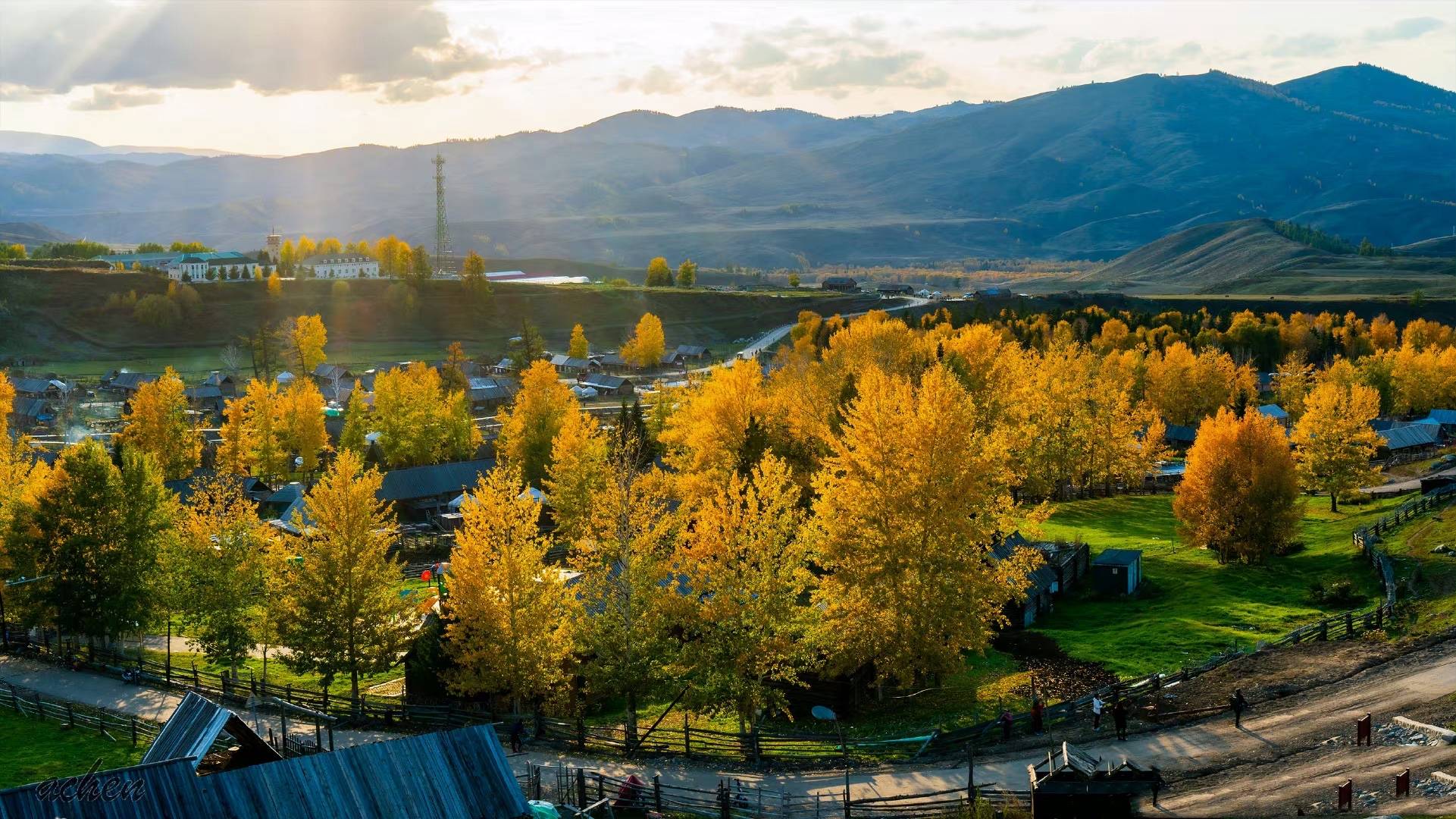 新疆的这些古村落,藏着最美的秋色