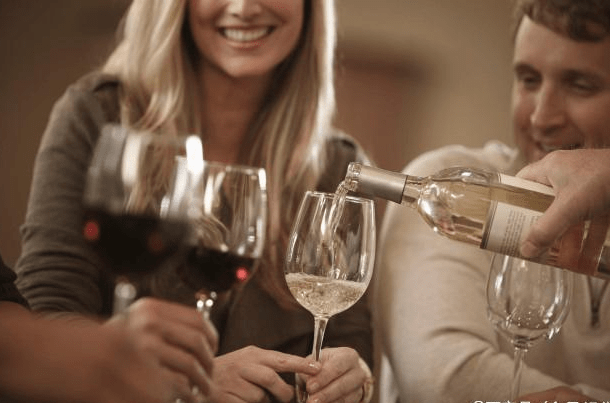 毒素|肝病多是“拖”出来的,身体出现“2臭2红”,莫忽视,是肝在”呼救“