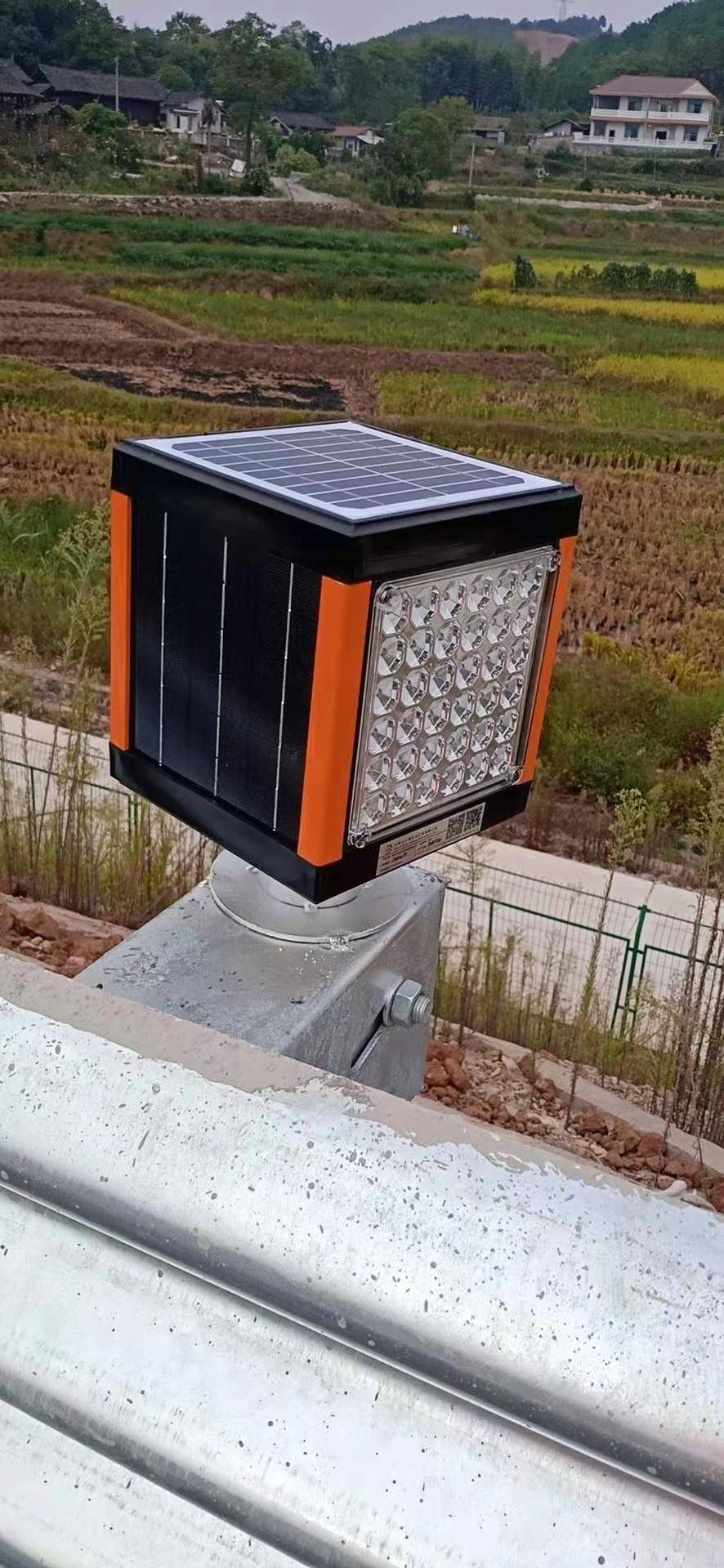 太阳能led同步黄闪诱导灯