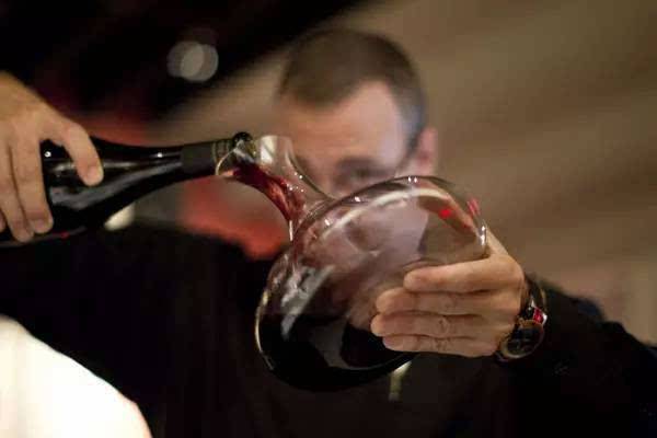 市场|桑葚酒营养价值高，可健脾胃养气血，一天2杯意想不到的好处