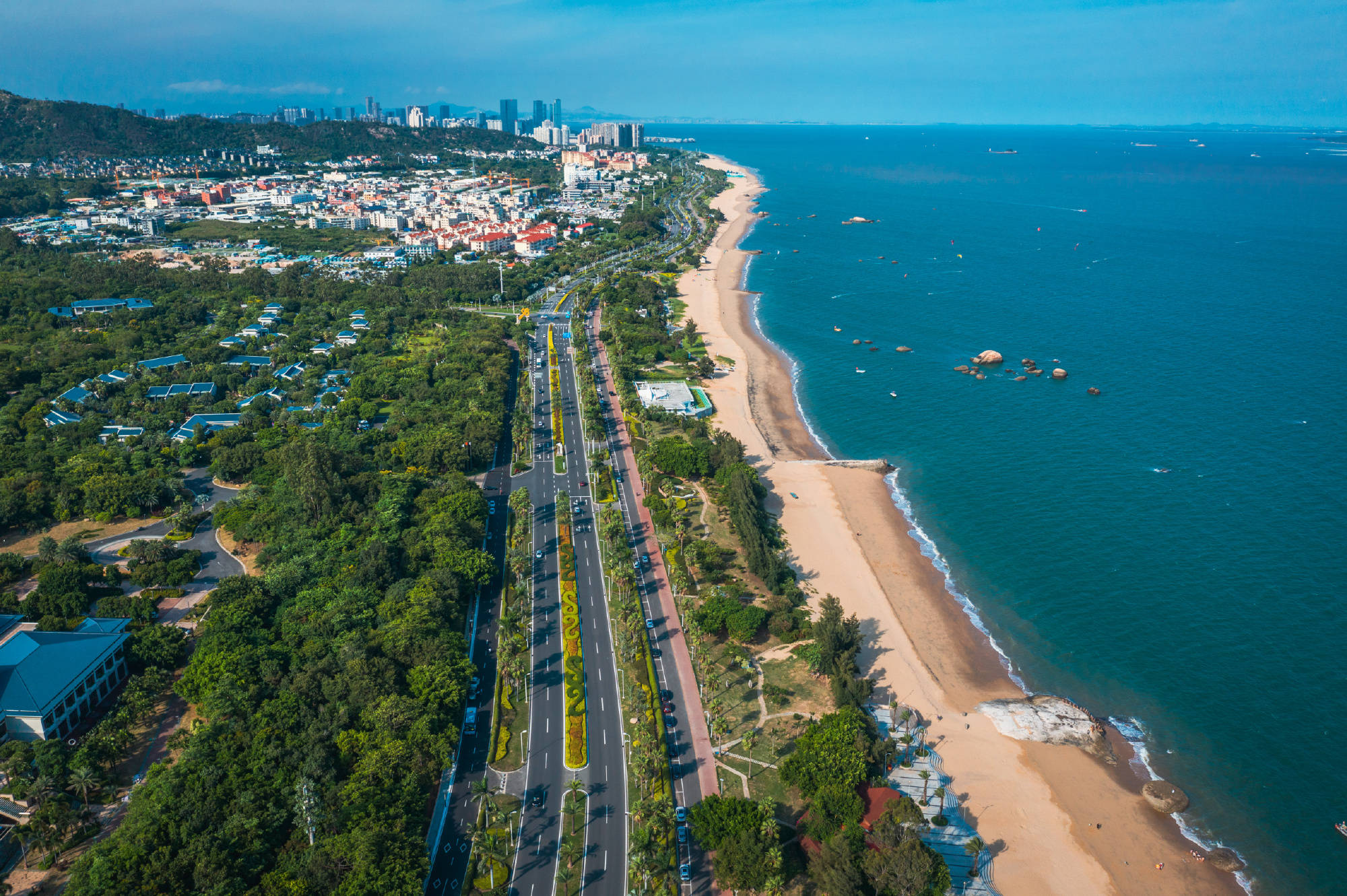 一半是海水,一半是公路,厦门·环岛路 67