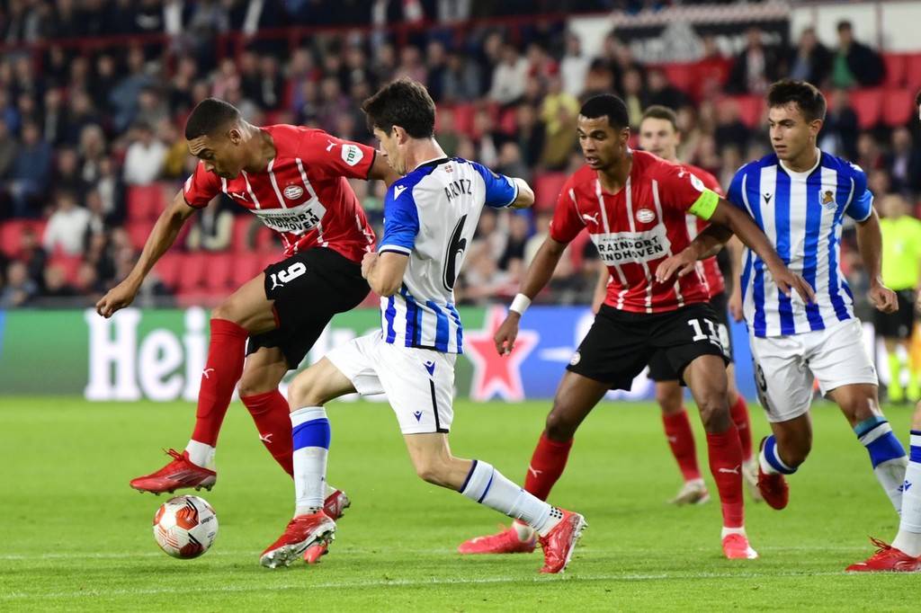 psv埃因霍温足球俱乐部(psv eindhoven)是一家位于荷兰埃因霍温的