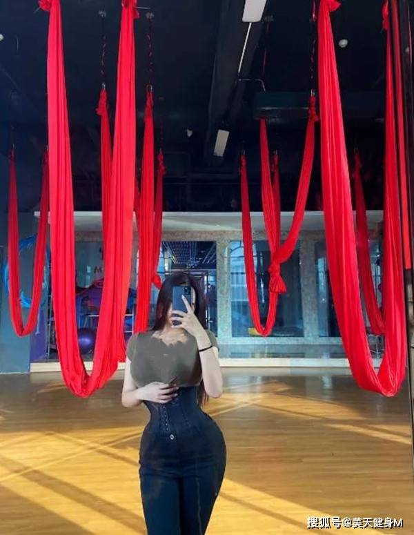 原创身高1米68的湖南模特,清纯颜值身材傲人,网友:令人沉醉