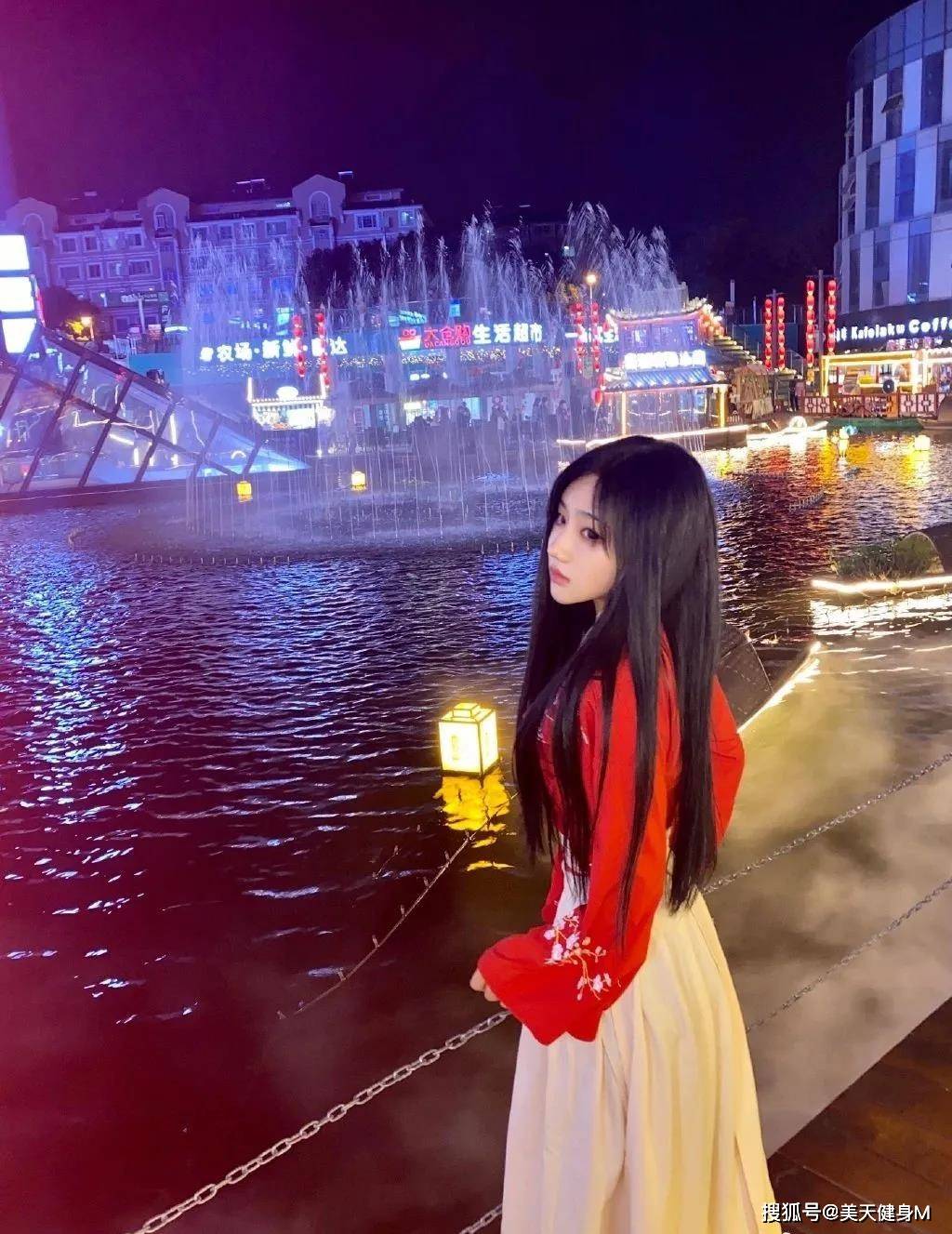 19歲網紅公開減肥秘訣，馬甲線迷人，網友：我想跟她一起練 健身減肥達人 第5张