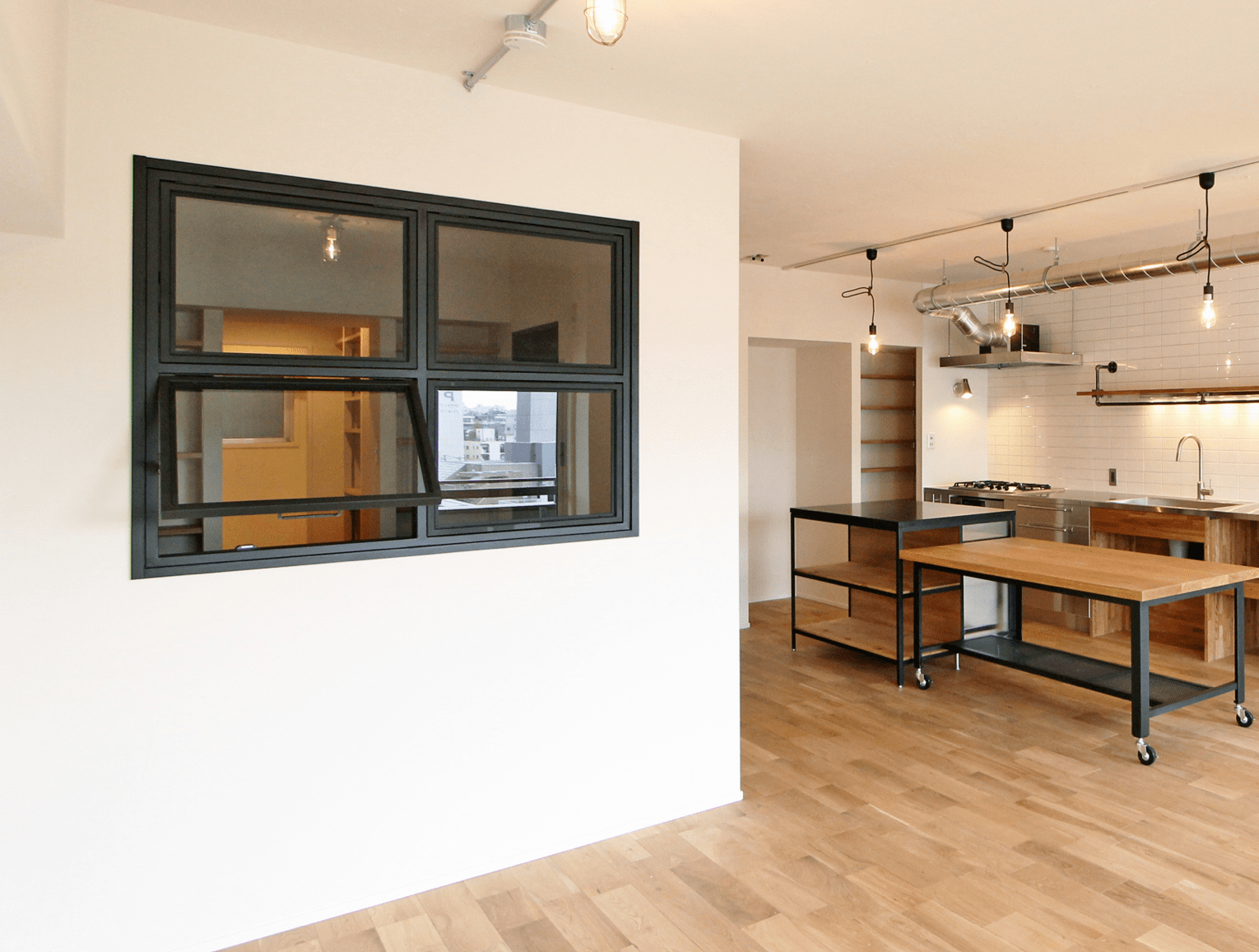 房子采光不好,室内窗来补救,为家增添独特的美