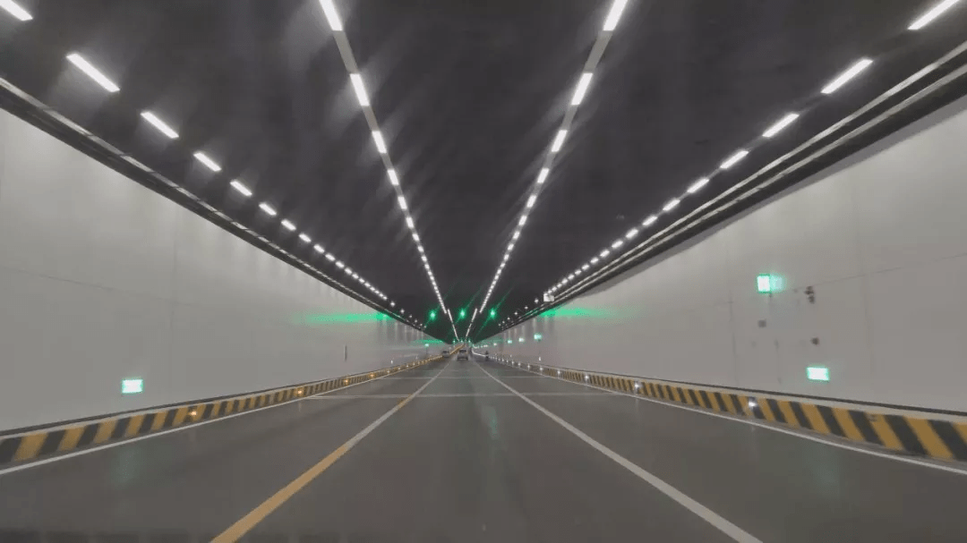 西安岭隧道图片