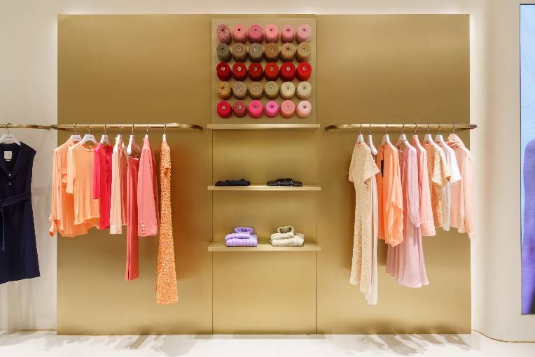 花呢 ST. JOHN上海外滩金融中心BFC精品店焕新揭幕