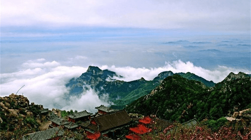 东岳泰山,位于山东省中部,被誉为"五岳独尊"天下第一山.