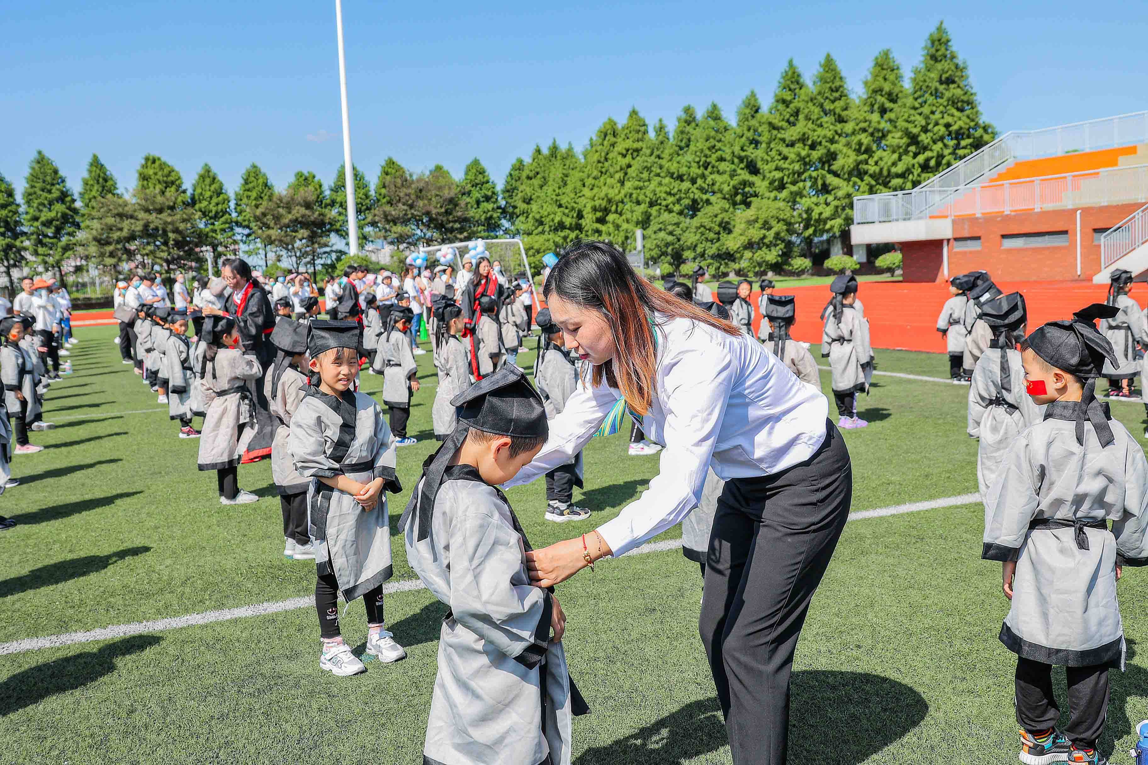 太仓市港城小学一年级新生入学体验传统礼仪 活动精彩纷呈