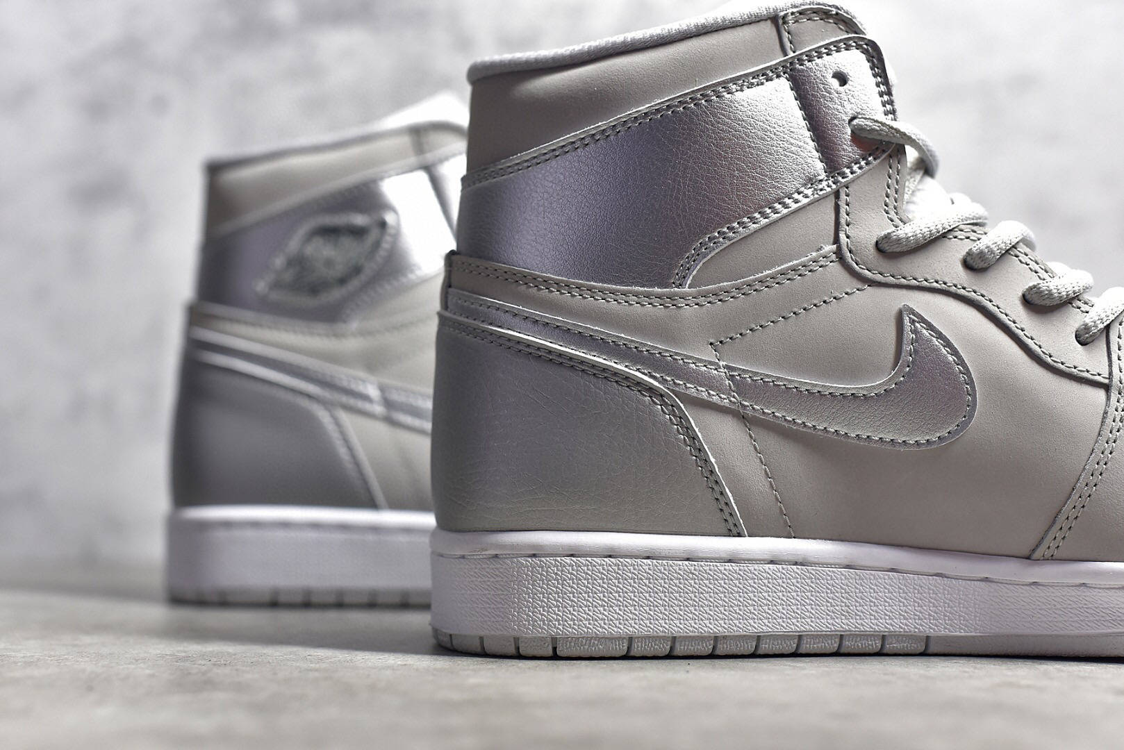 银高 乔丹日本限定 Air Jordan 1 High OG Japan 灰银高帮球鞋