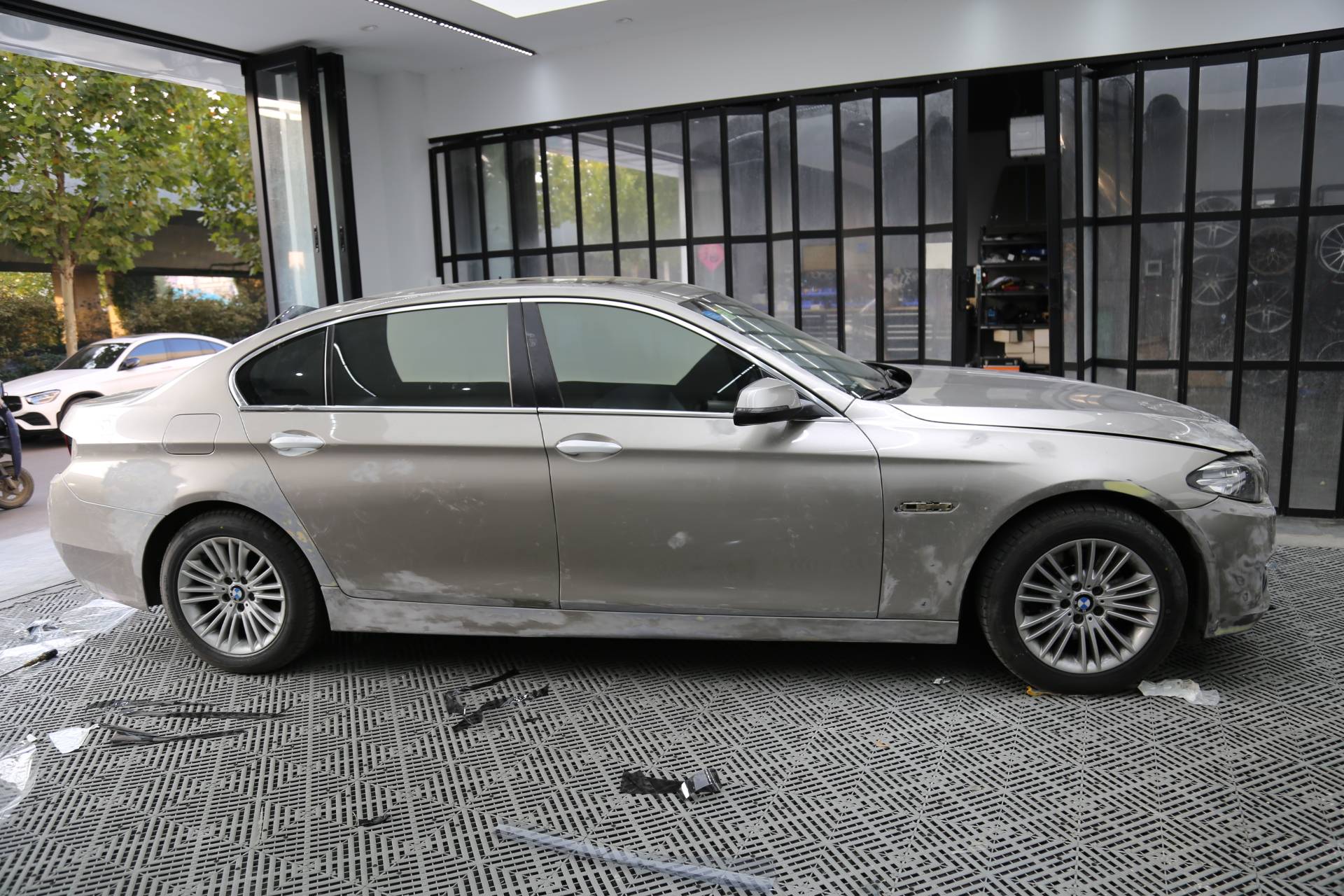 改色膜升级案例 | 宝马五系济南欧瑟全车改色陶瓷白_搜狐汽车_搜狐网