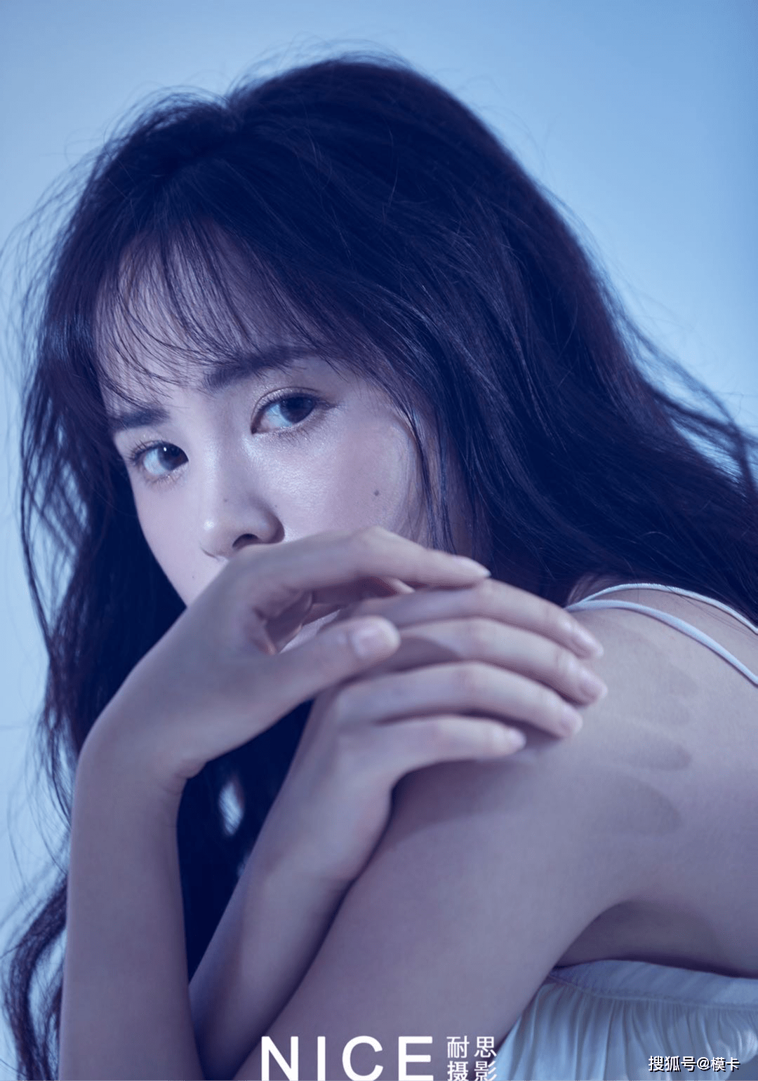 通告 模卡 推荐艺人：知知