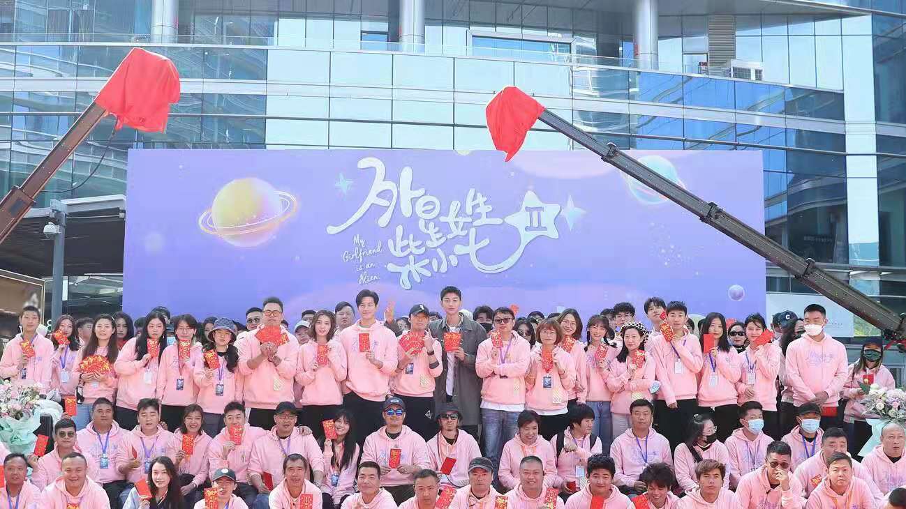 张萌|搭档靳东陈晓《突围》热播，张萌又接新剧《外星女生柴小七2》