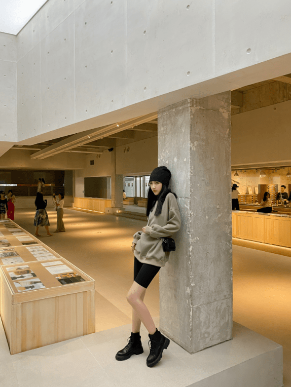 游乐园 拥有这双马丁靴，你就能瞬间秒杀全场了！