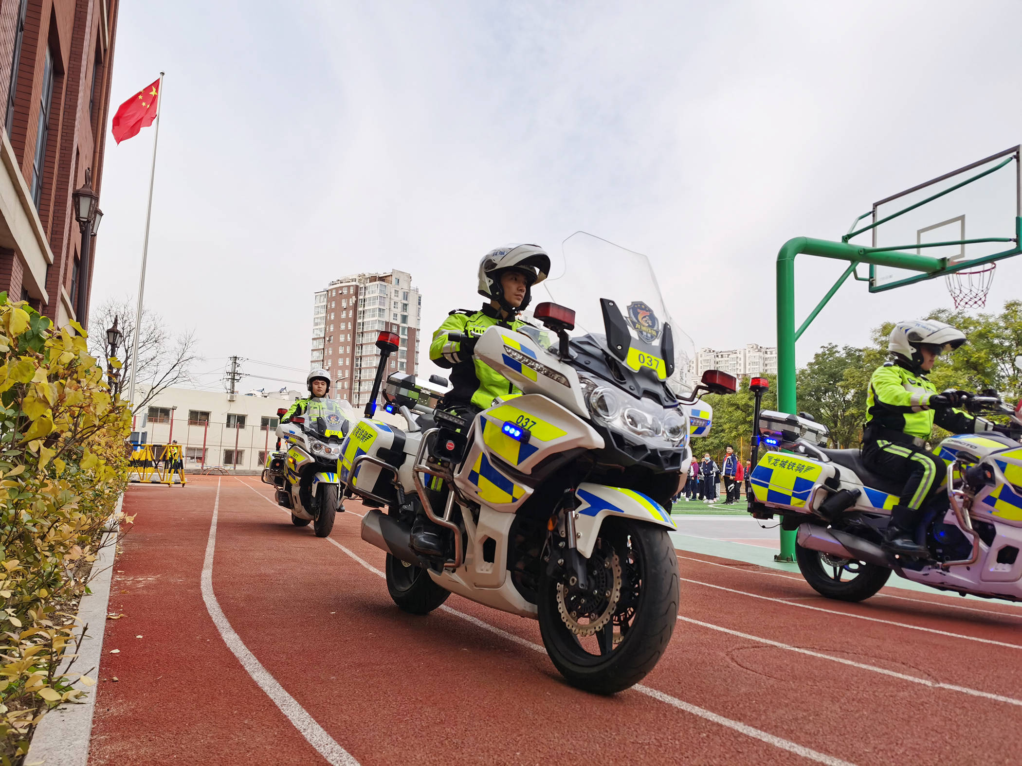 龙城铁骑走进太原尊成公学