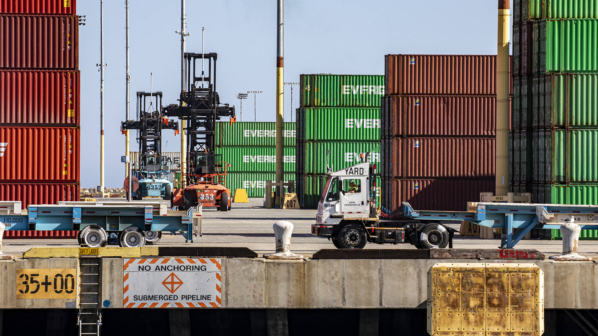 卡车司机短缺打击了美国的 24/7 港口运营计划_集装箱