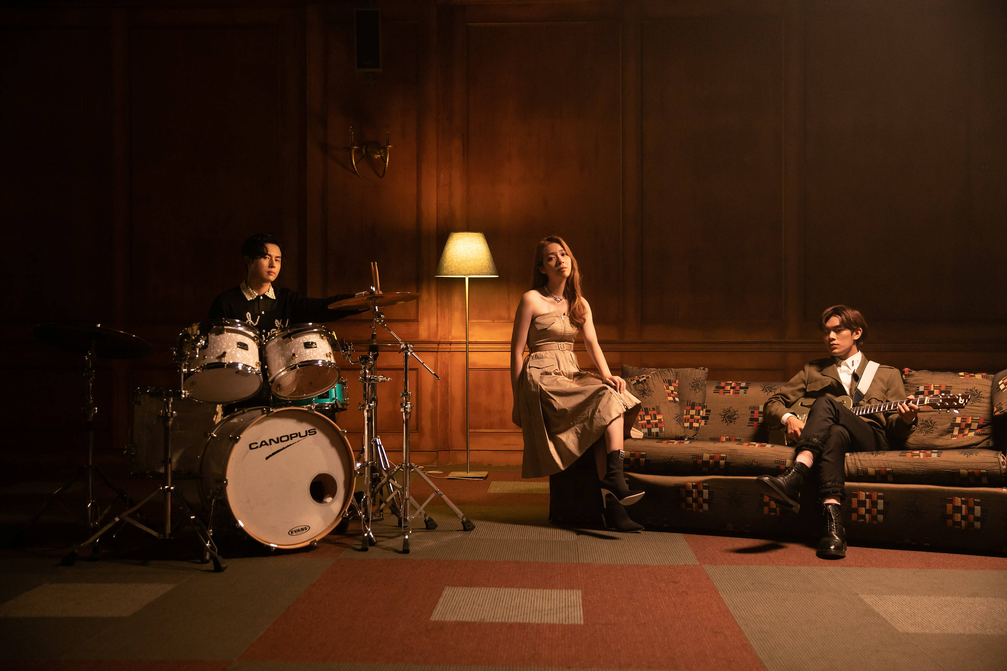 扬名立万曝推广曲mv告五人寂寞留白用歌声点亮黑暗