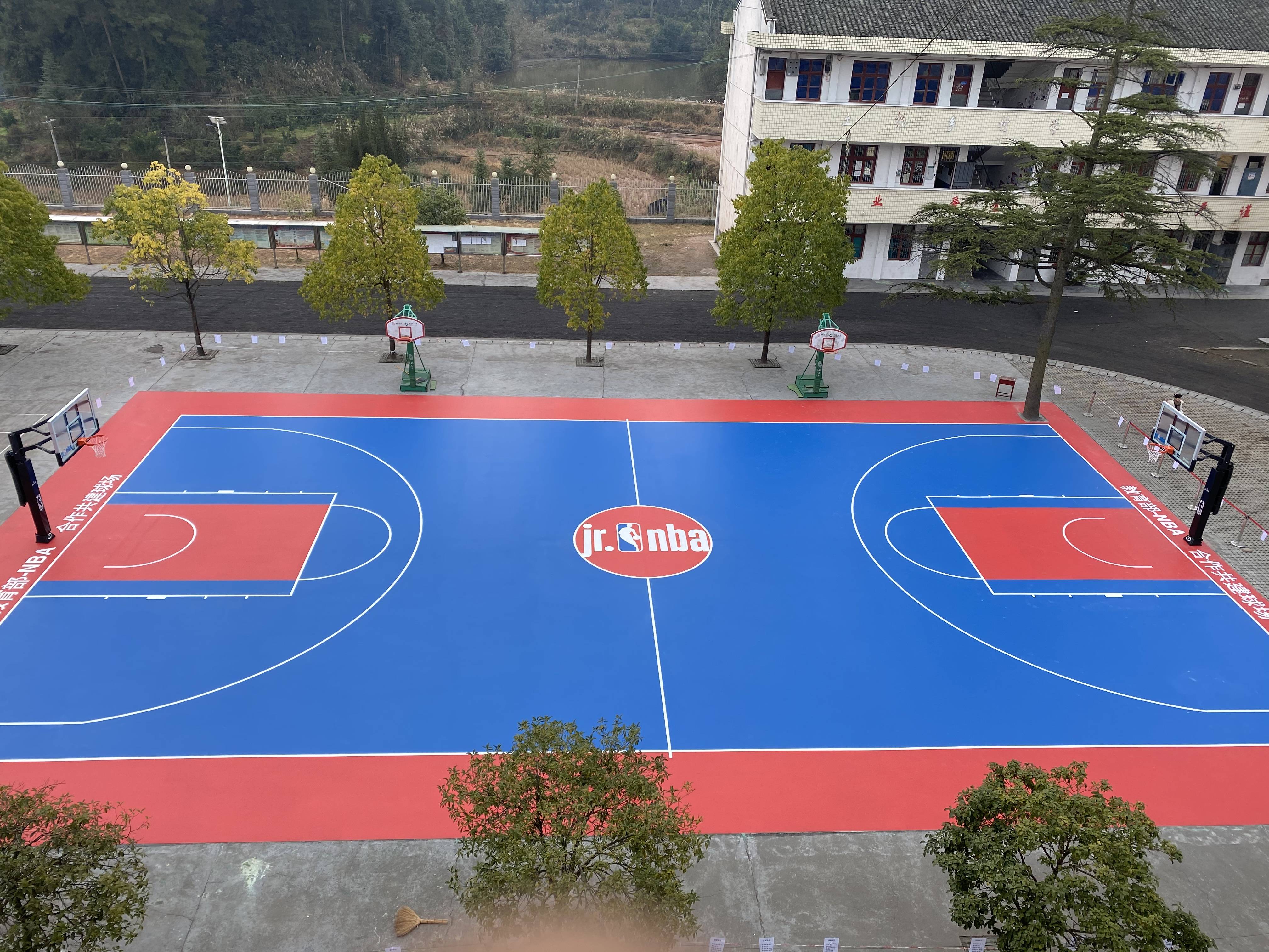 芷江侗族自治县土桥镇小学修建nba篮球场