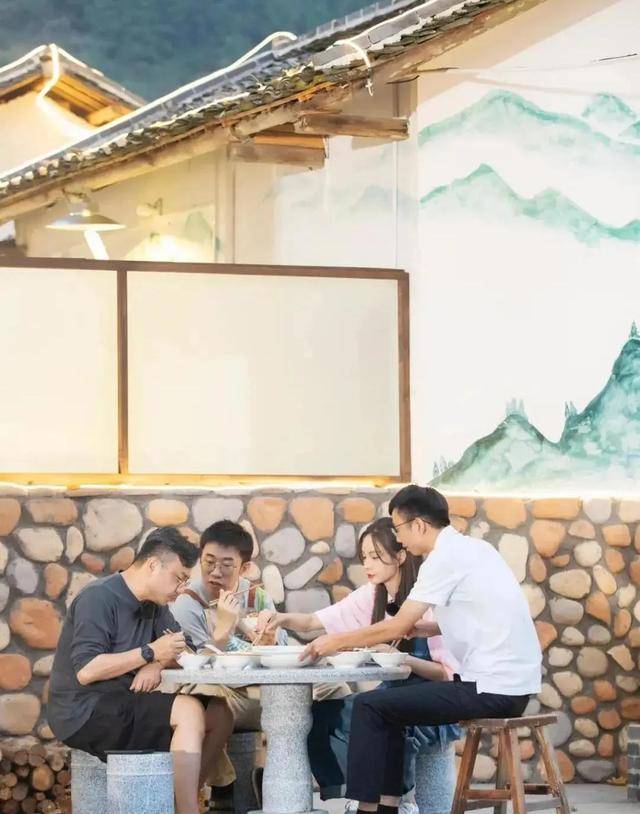 云上|《云上的小店》上山采茶果，下乡送快递，湖南卫视的综艺很生活