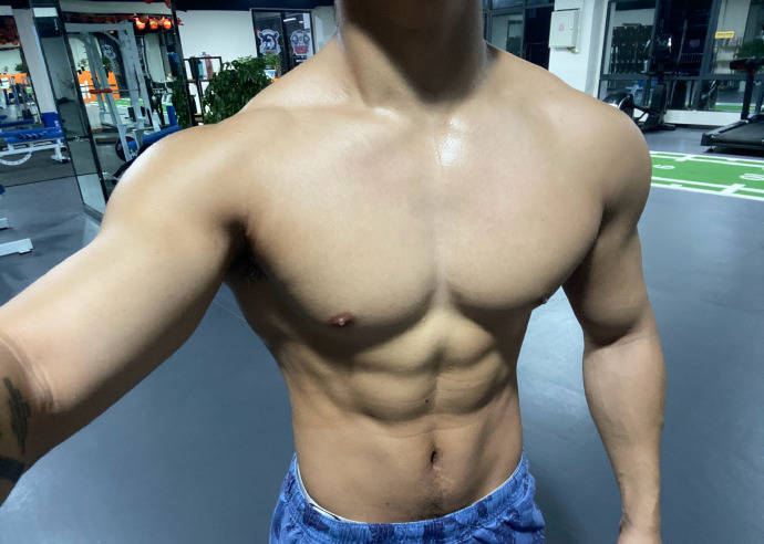 是健體運動員也是肌肉私教，健身6年，不充血臂圍也保持在40cm！ 健身減肥達人 第9张