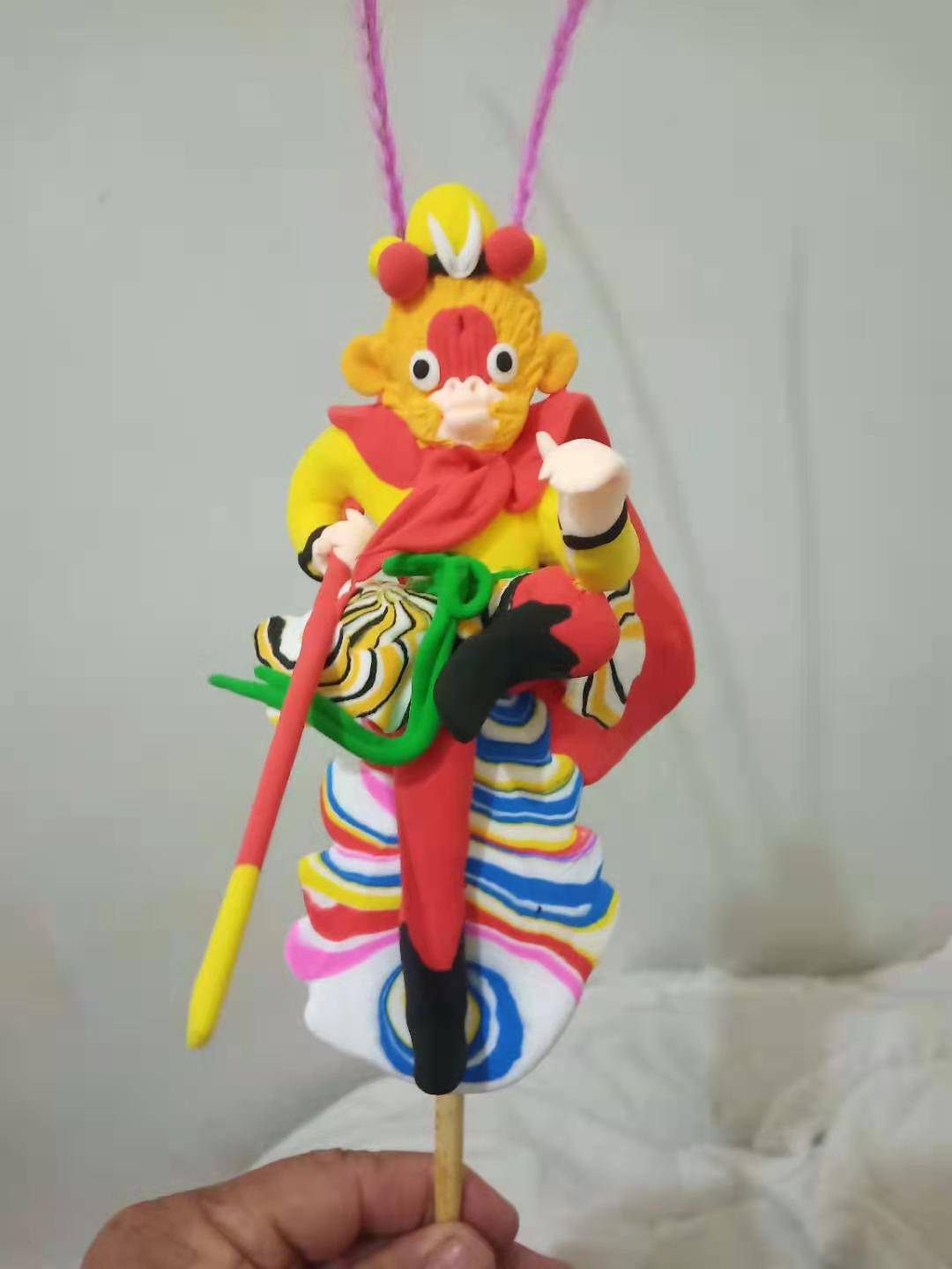 活动现场张高峰,马岭岗镇二郎庙村人,1997年拜当地著名的面塑大师时振