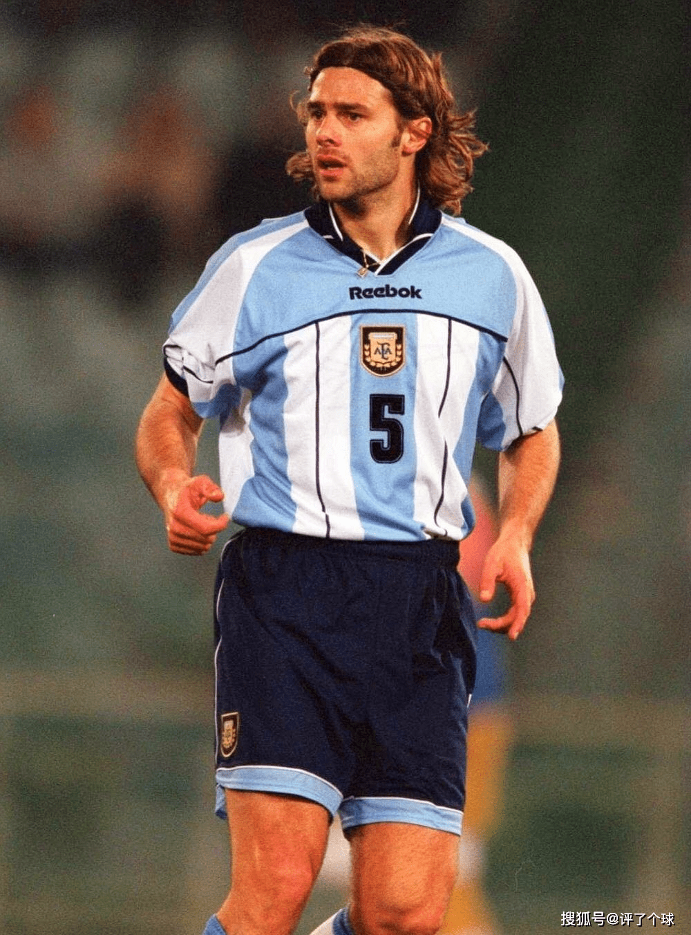 1莱昂纳多是巴西人.2.波切诺蒂是阿根廷人3.