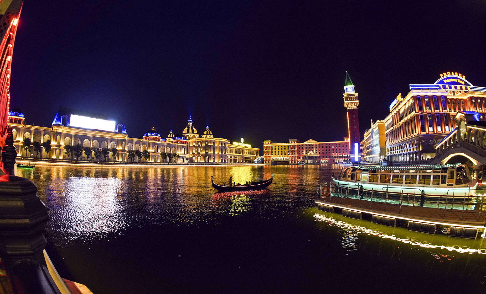 电影《龙马精神》“东方威尼斯”杀青，海澜飞马水城引众星打卡游览