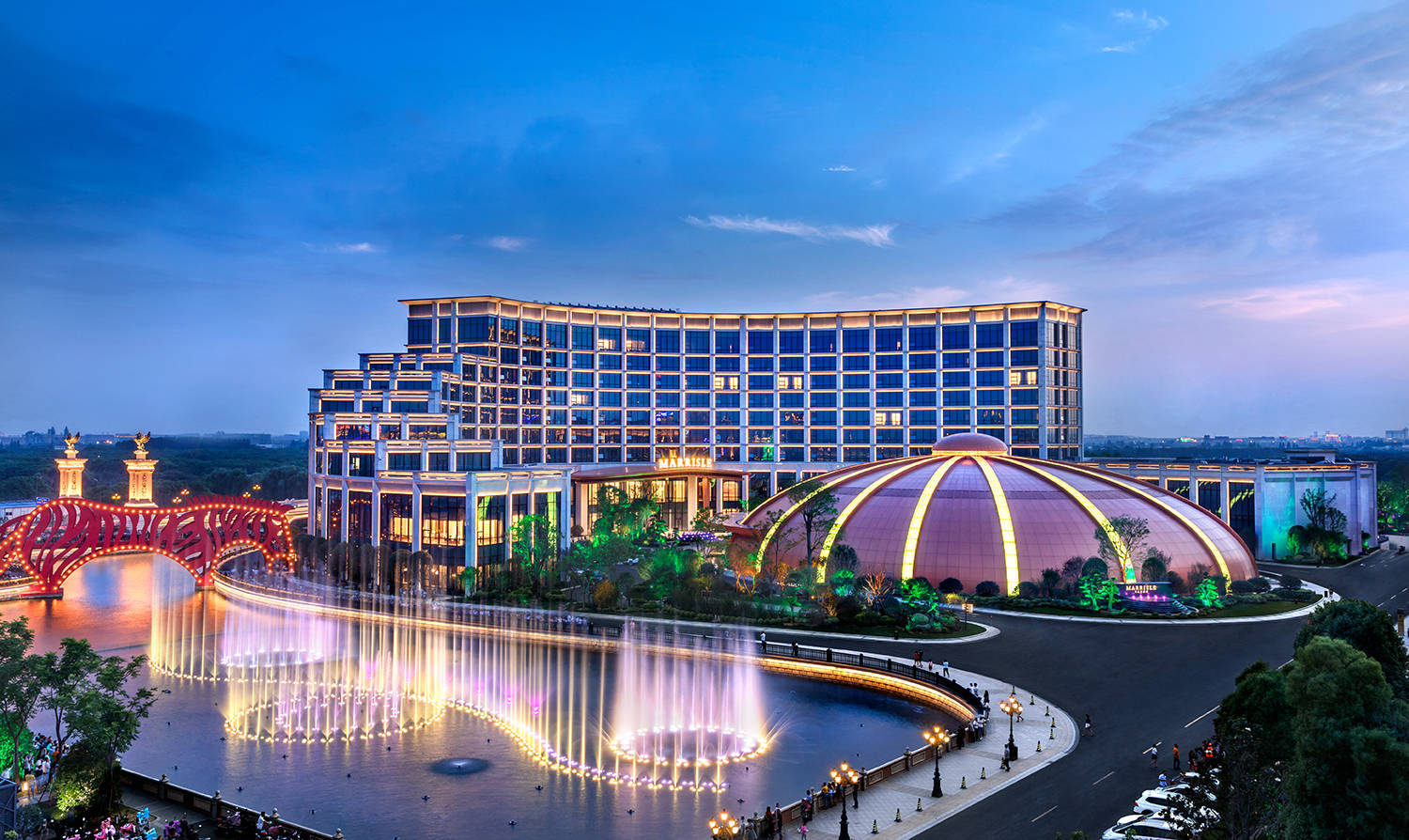 电影《龙马精神》“东方威尼斯”杀青，海澜飞马水城引众星打卡游览