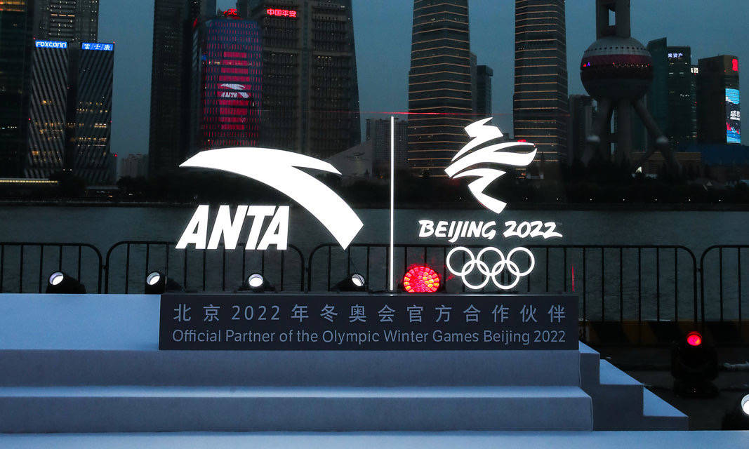 在天猫平台运动鞋服类目中,安踏旗下品牌总成交份额占比超过了22%,各