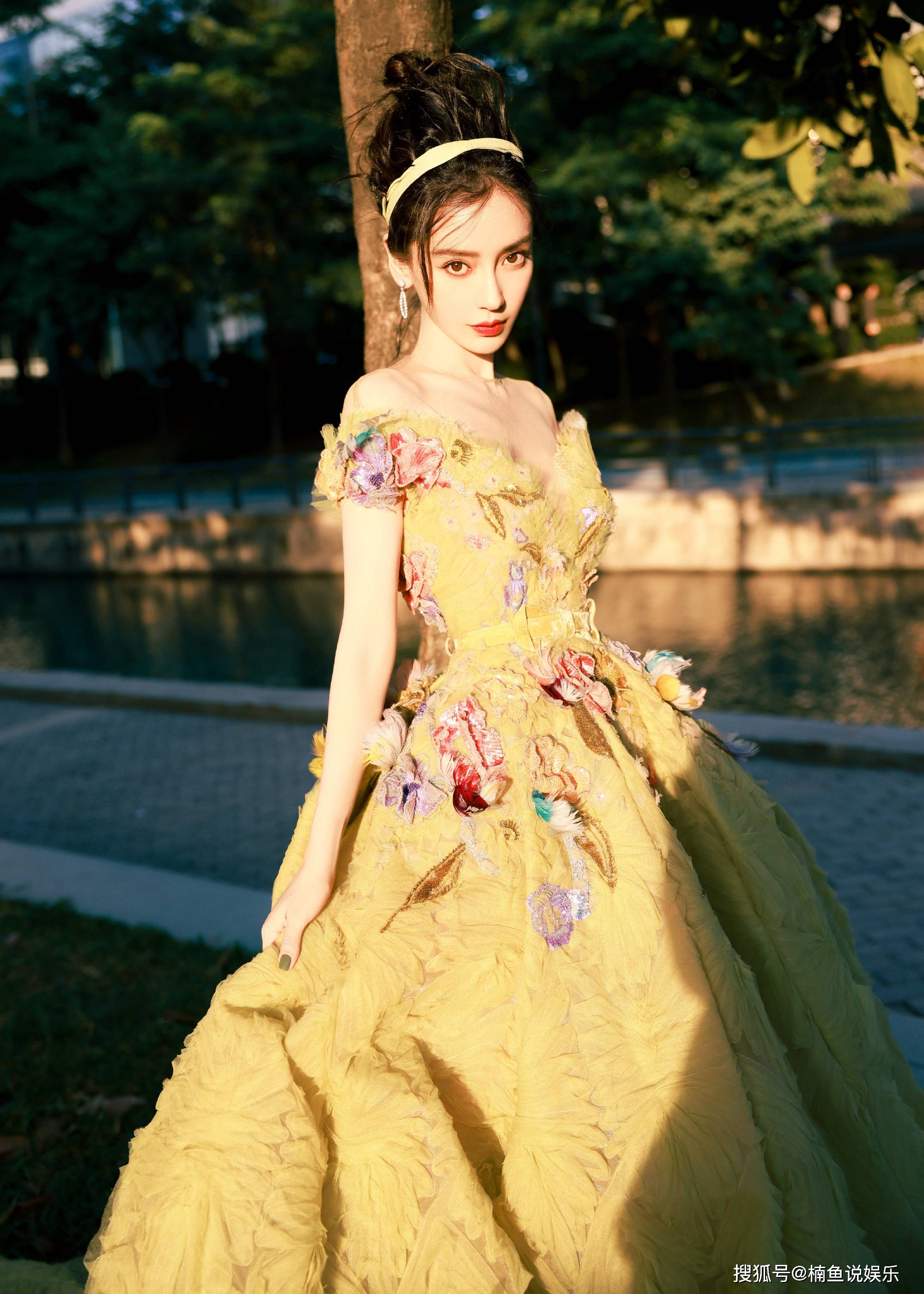 angelababy芭莎慈善夜造型来袭宛如森林里的精灵公主