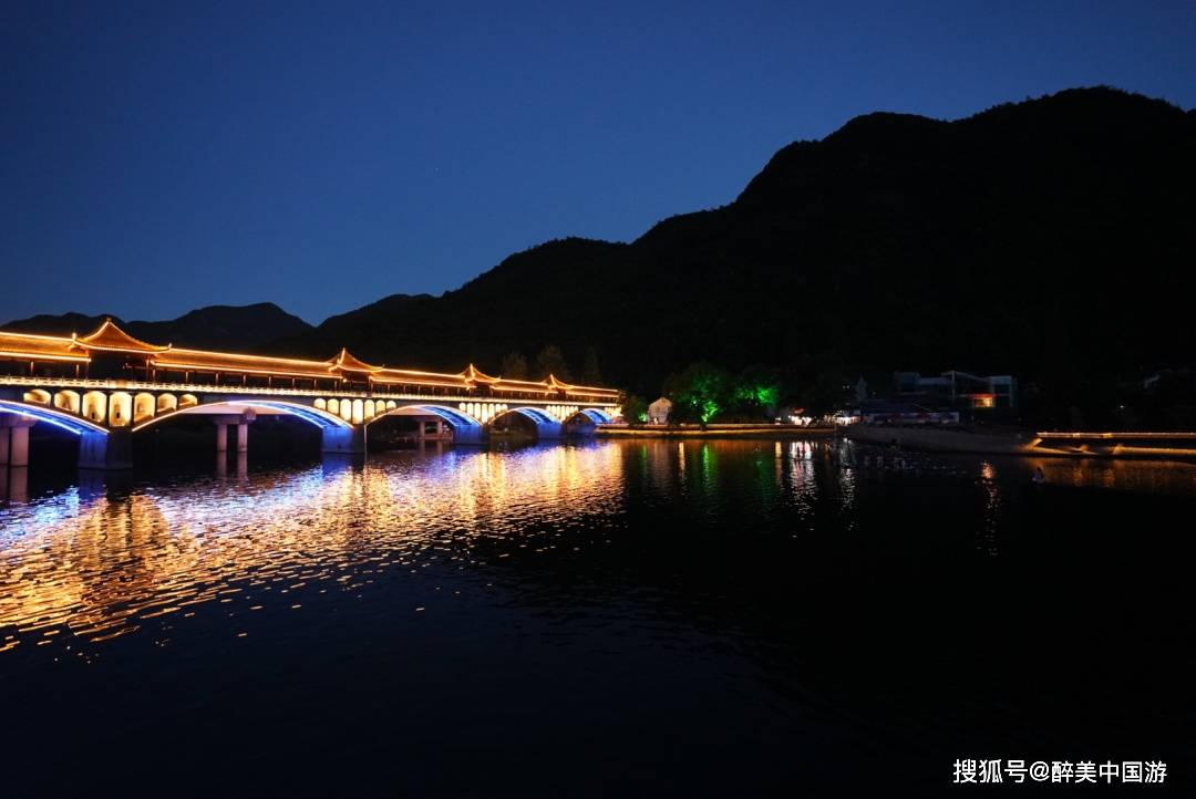 畅游富阳龙鳞坝景区,溪水清澈,龙鳞闪闪,美不胜收_游客