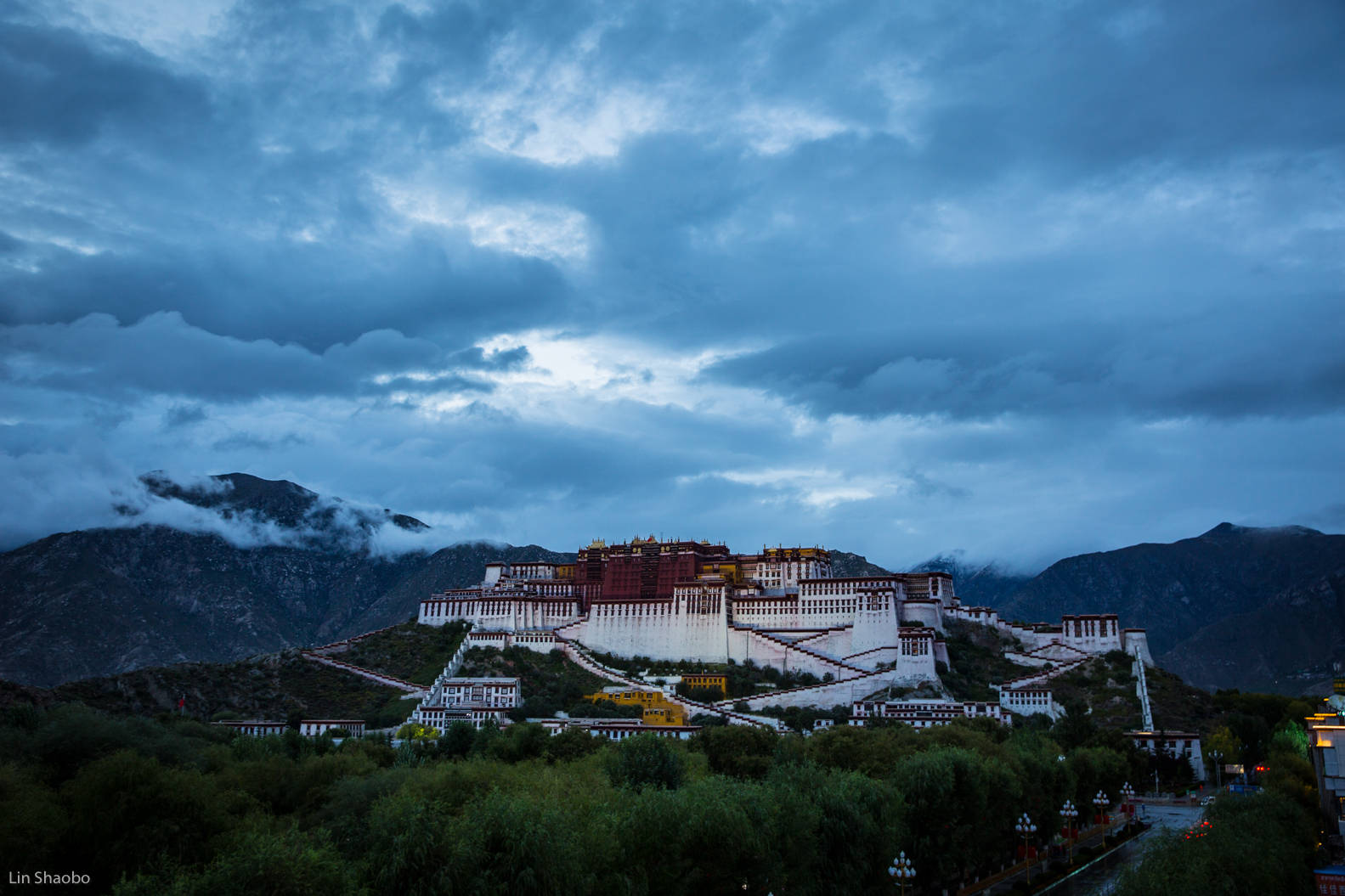 西藏最可爱的寺庙，佛塔像一朵朵蘑菇，可能会萌到你