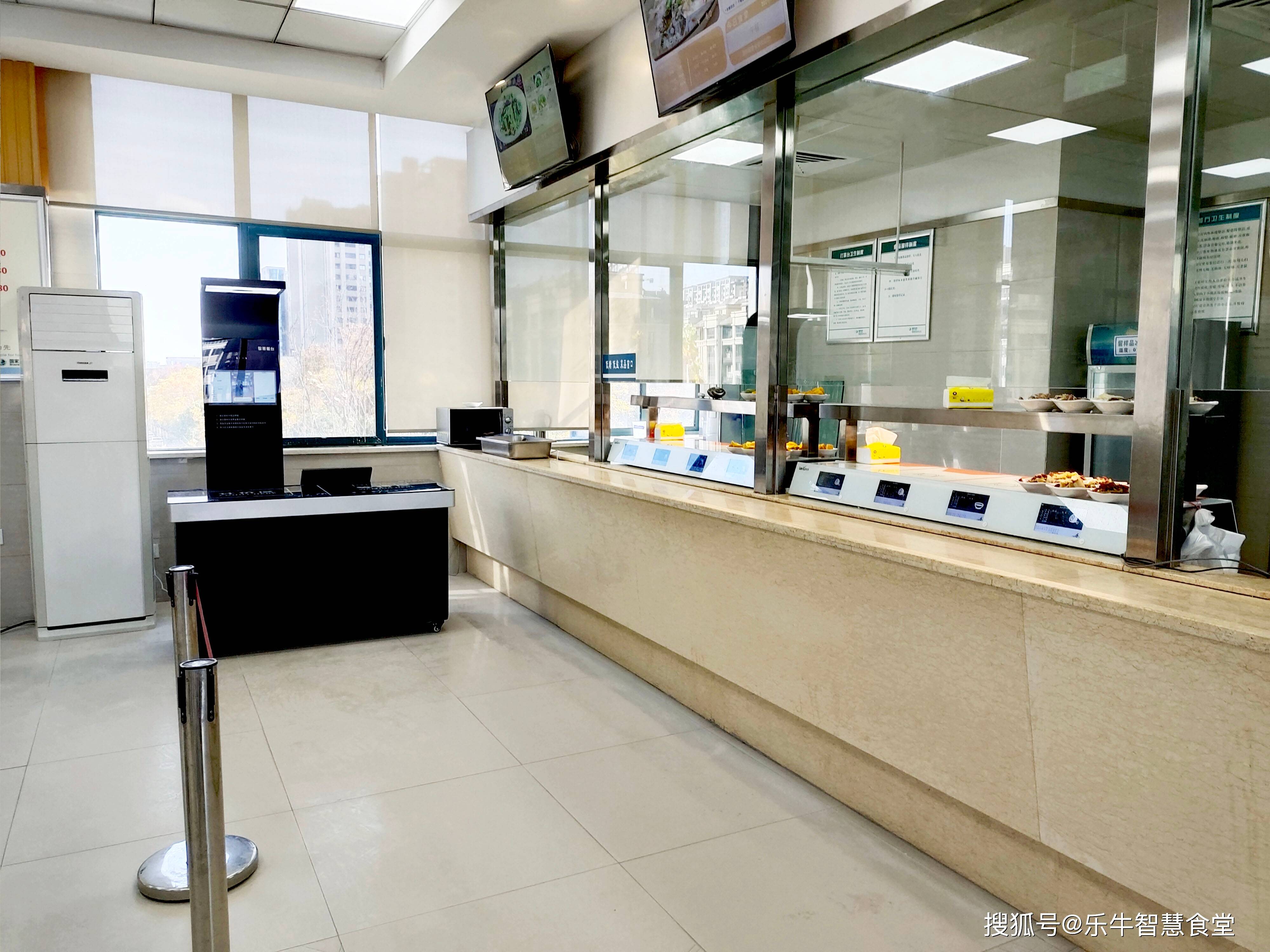 3.0的智能出品台,809ca的智慧餐台,自助终端以及后端的软件设备