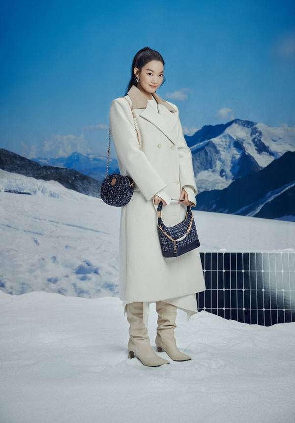 韩国女演员申敏儿拍代言宣传照冬季造型时髦大气