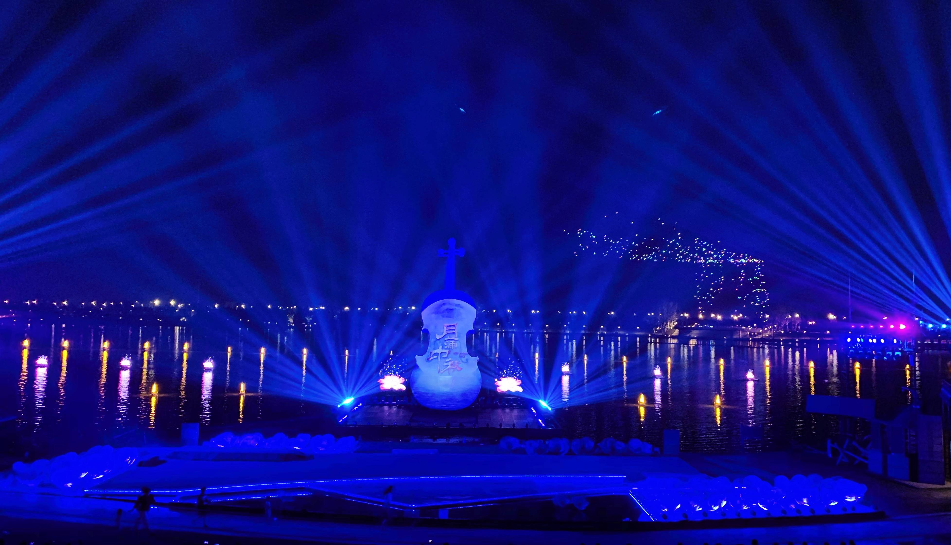 50艘云洲无人船中秋之夜现身江苏盐城 上演高科技光影秀