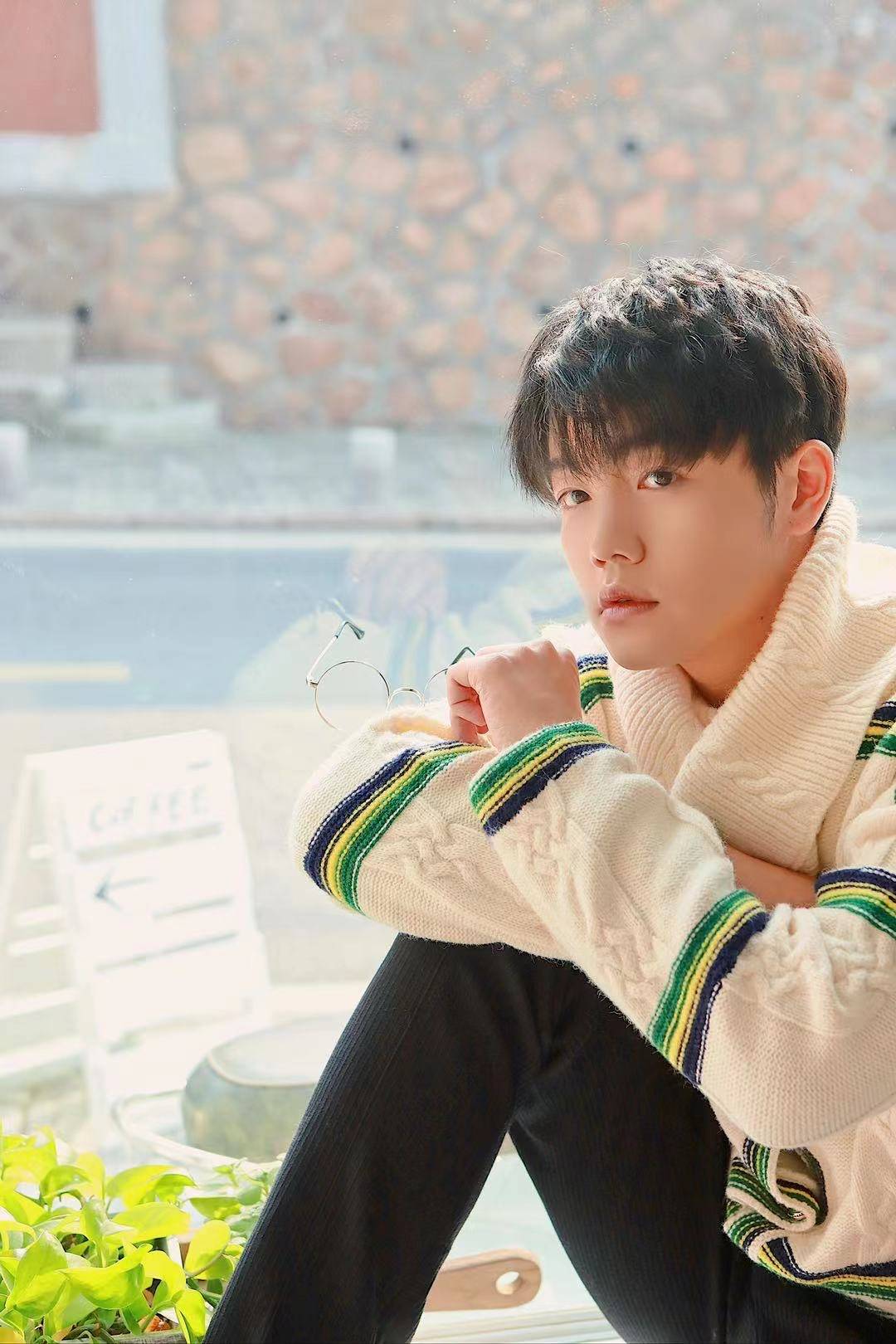 两个人的世界热播夏志远演绎新上海青年