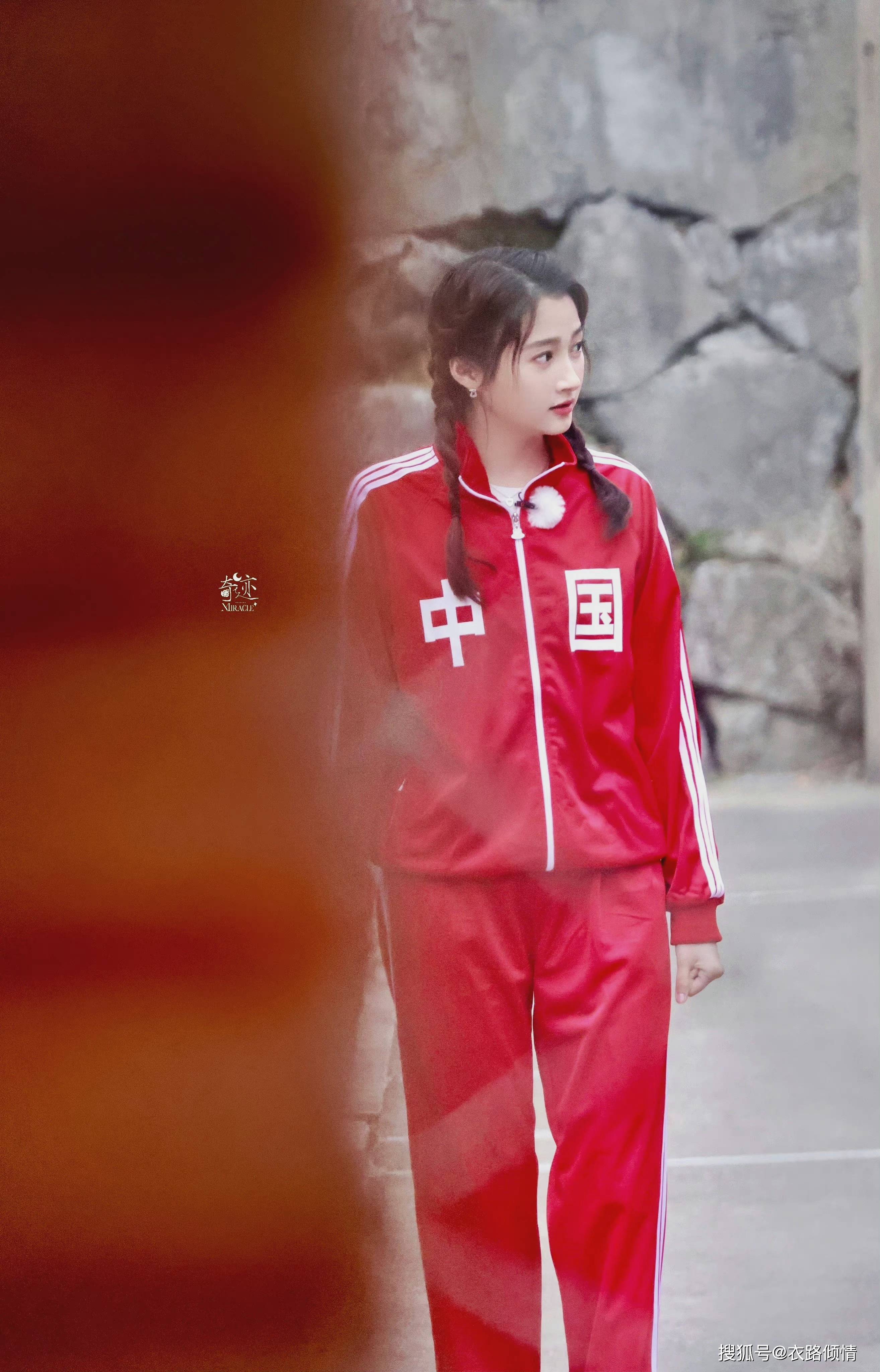 侵权|关晓彤今晚带你穿越到复古80年代