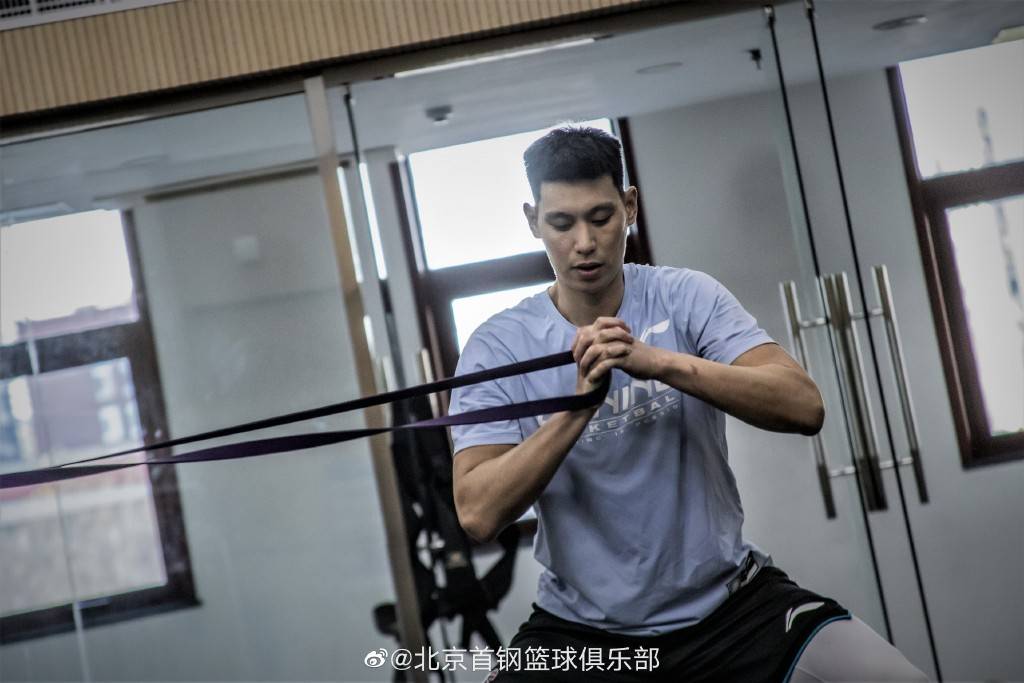 组图球场健身房林书豪全力备战频与队友交流