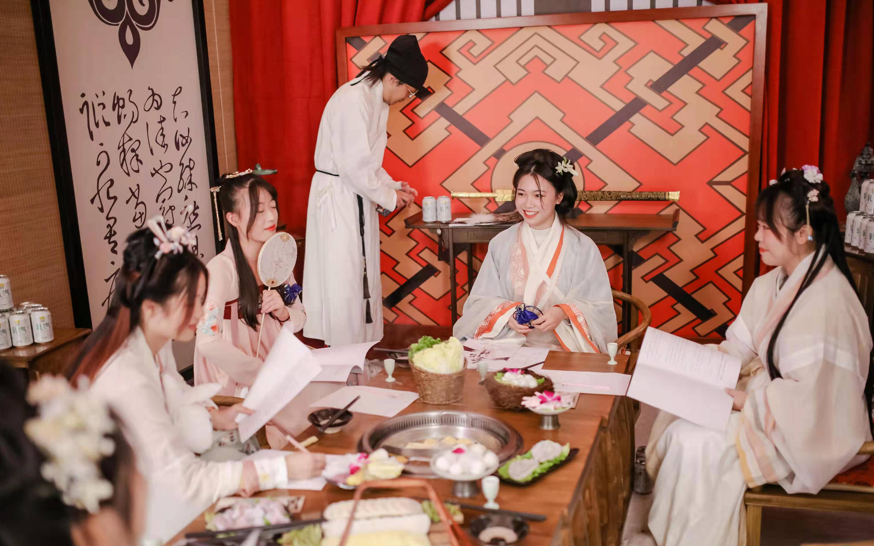 边吃火锅边"剧本杀",江西解锁暖冬新玩法!_季季红_内容_场景