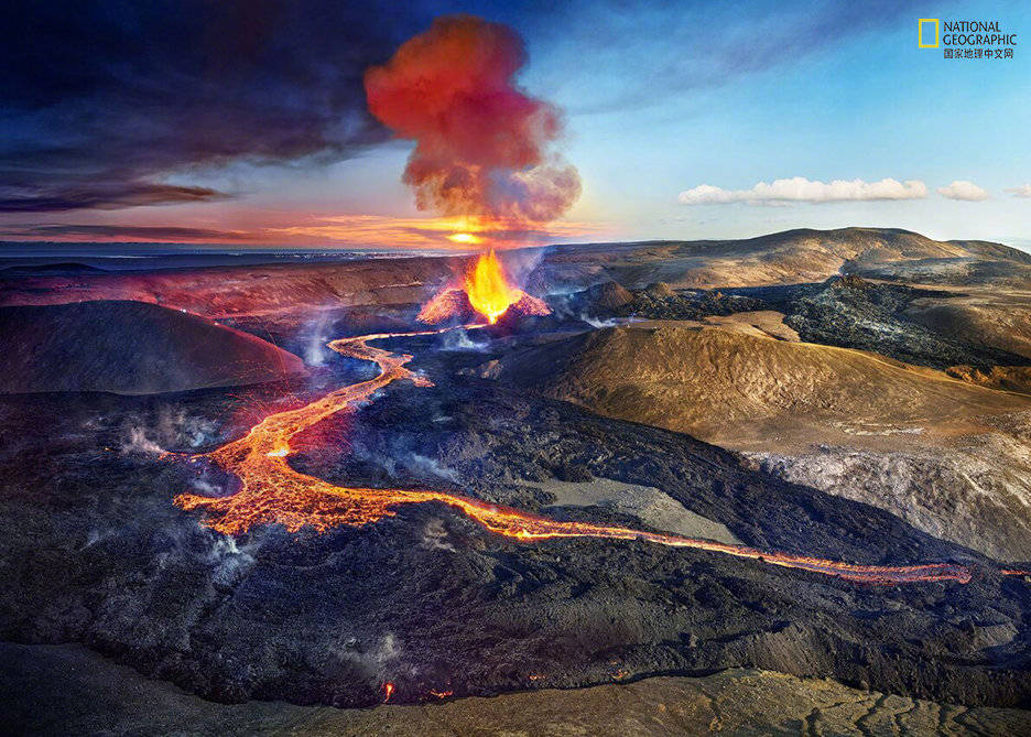 用一张照片记录火山喷发全过程