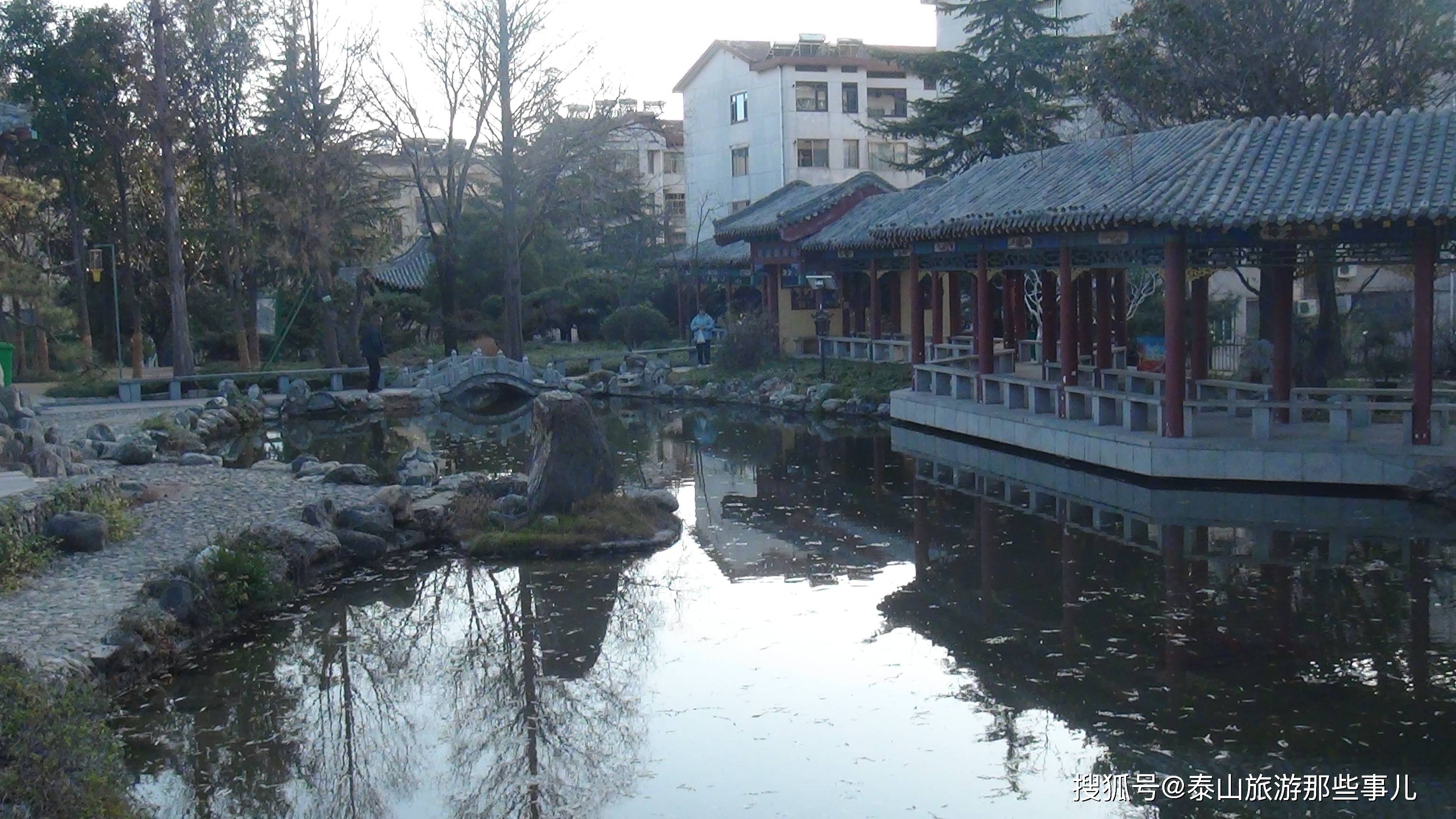 泰安城内有一江南古典园林，小桥流水生绡墨，冬日休闲观光好去处！