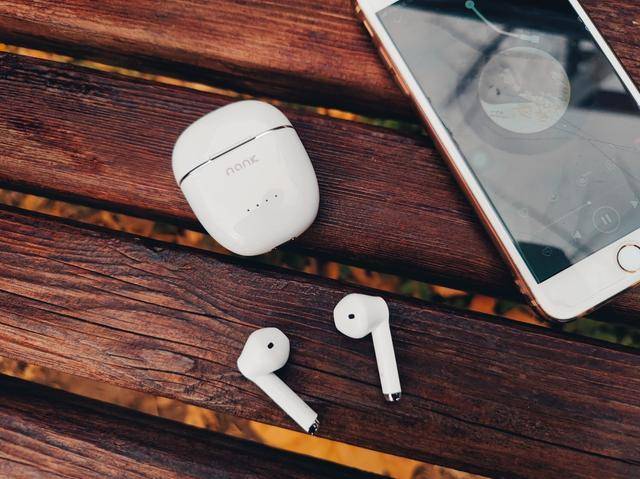 圣诞节可以送什么?适合送礼的高性价比蓝牙耳机