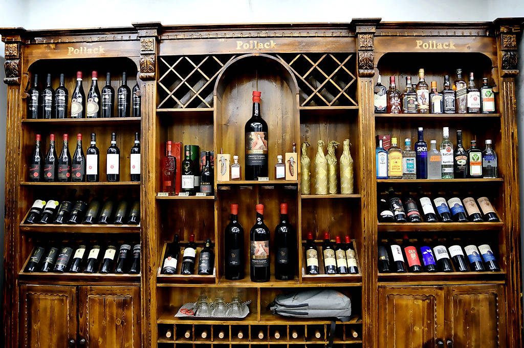 元纬|元纬商贸茅台葡萄酒店