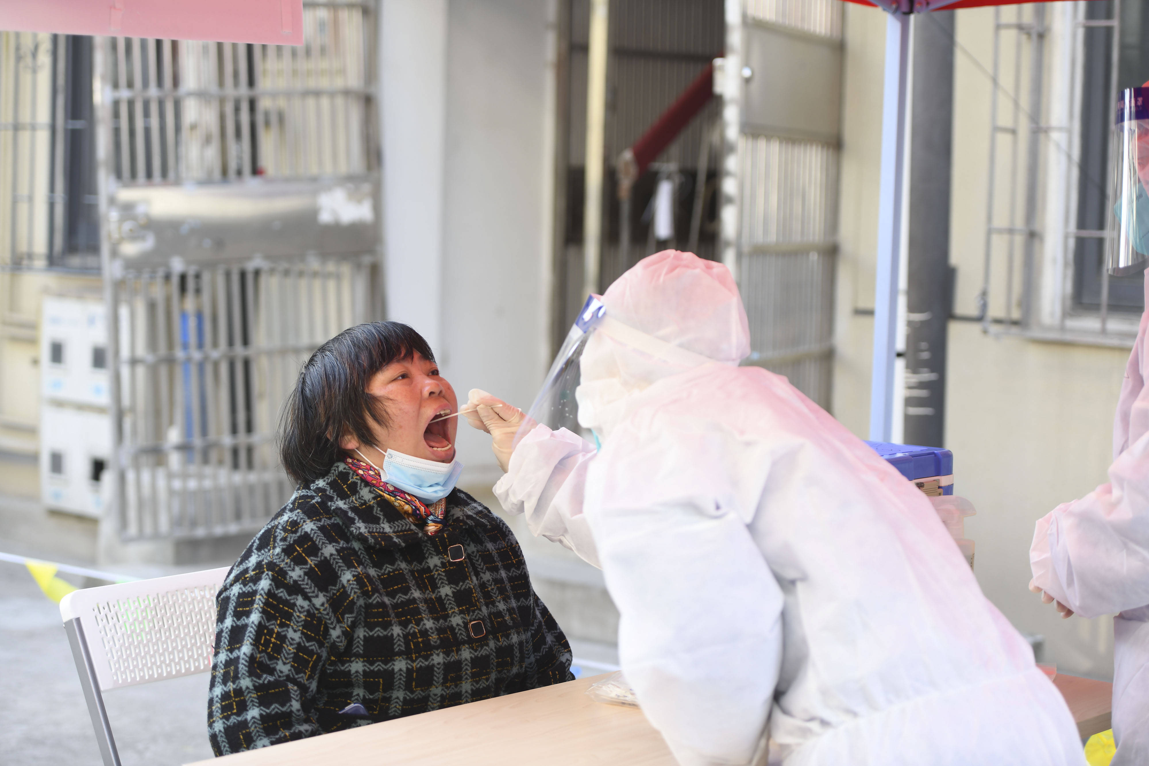 合肥市瑶海区三里街街道开展冬季新冠疫情防控应急实战演练