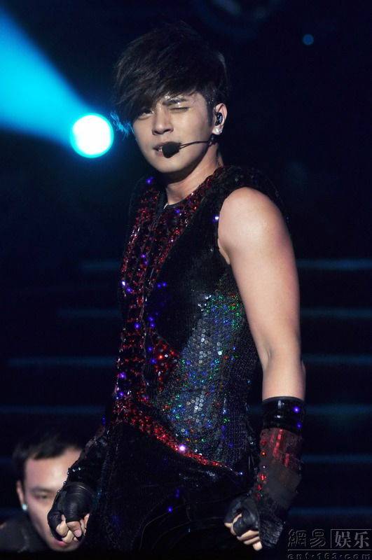 罗志祥竟被受邀参加跨年演唱会网友纷纷呼喊和力宏一起