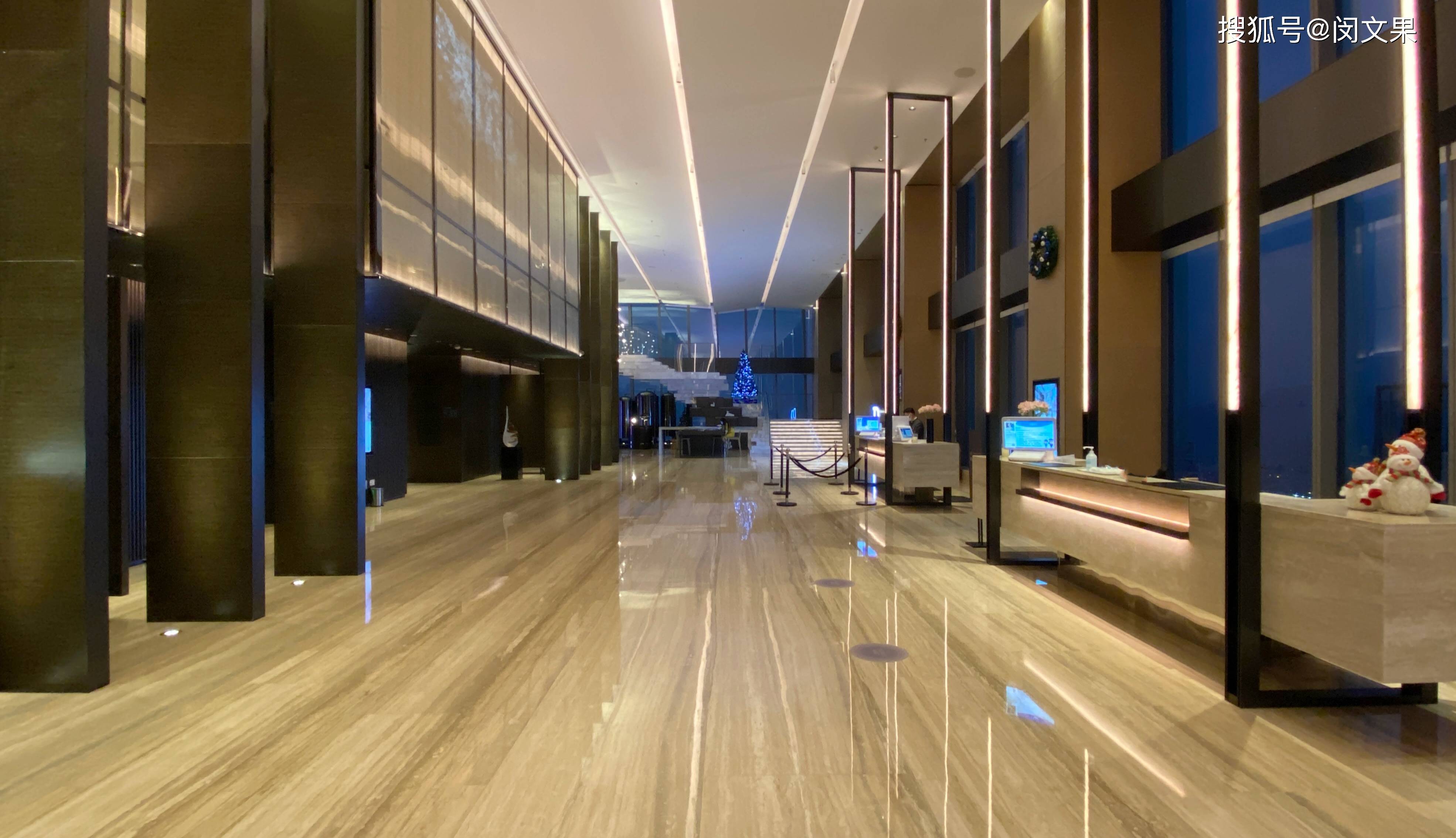 深圳南山心脏位置云端之上尽享探索居停深圳湾万丽酒店