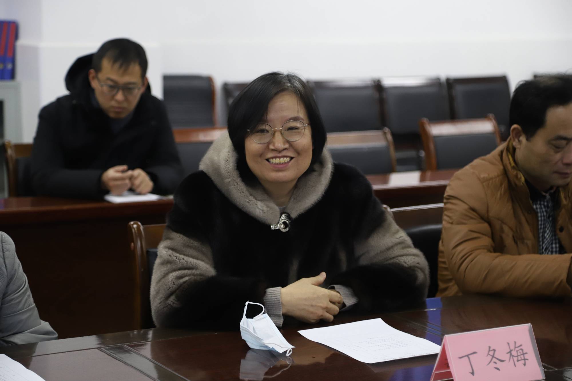 东营区黄河中学举行教师光荣退休仪式