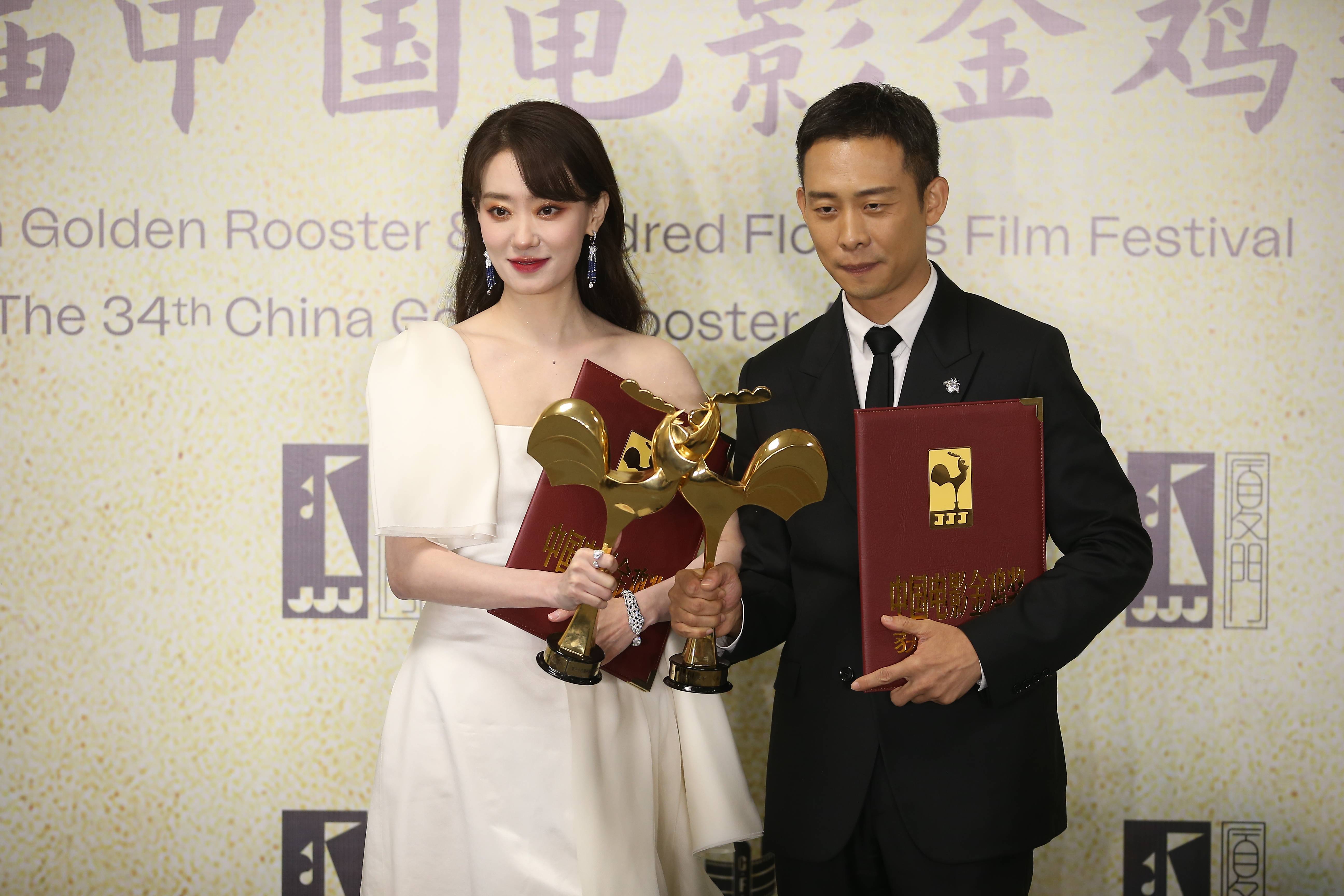 2021年12月30日晚上,第三十四届中国金鸡百花奖上,张小斐凭借贾玲作品