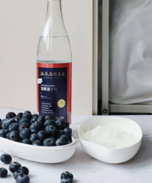 蓝莓泡酒怎么做巨好喝，冬天必备好酒